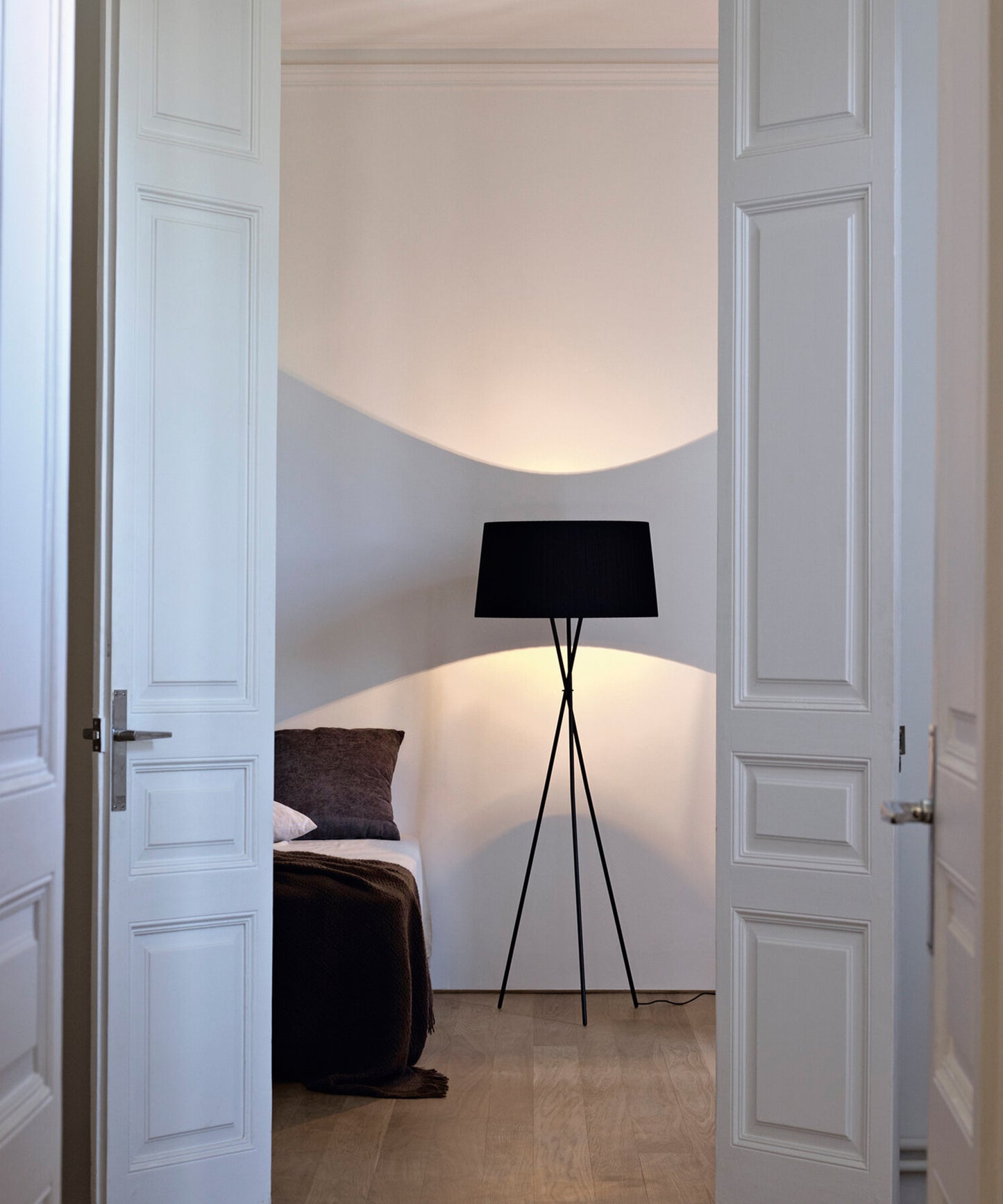 Tripode G5 Floor Lamp