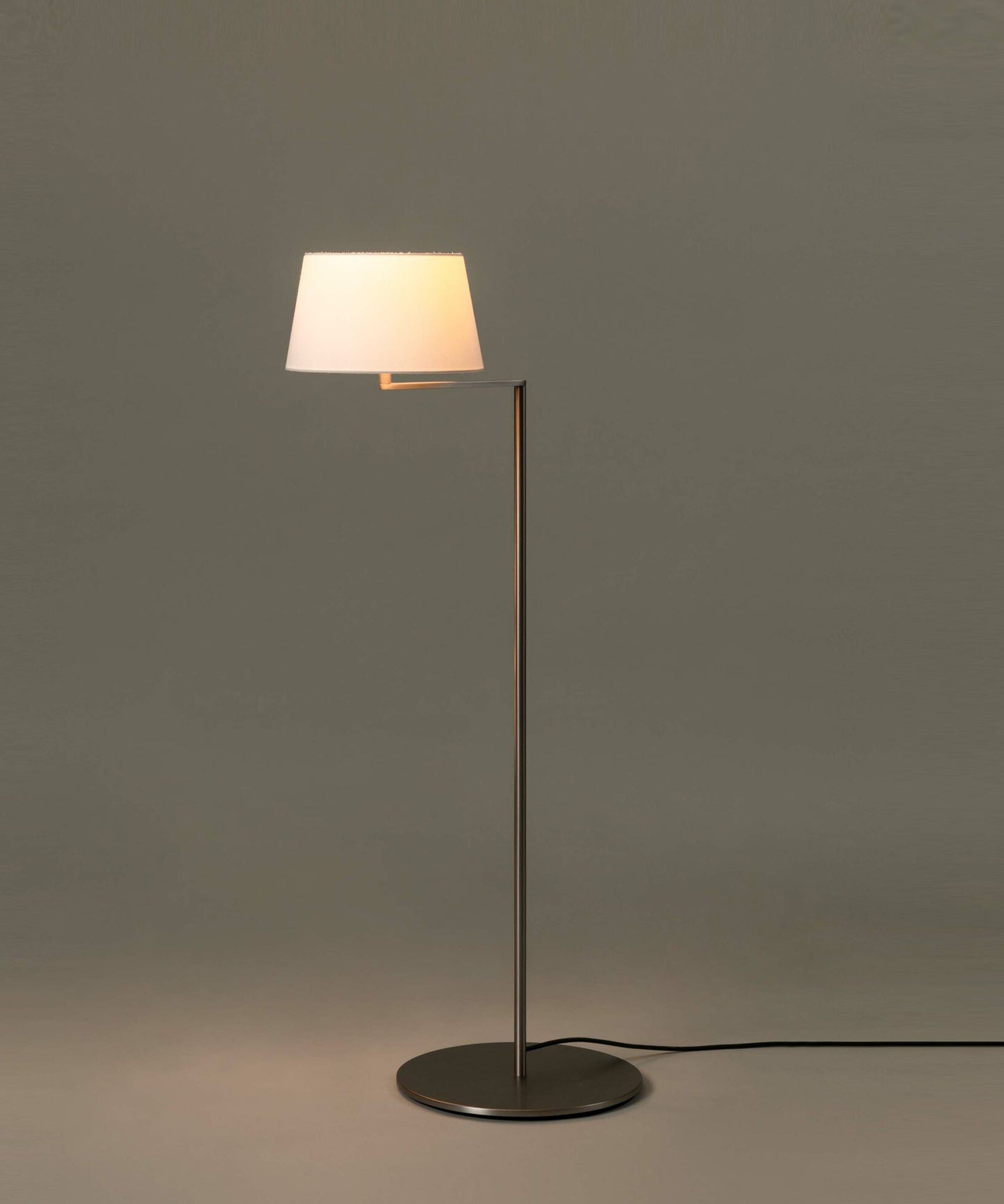 Americana Floor Lamp