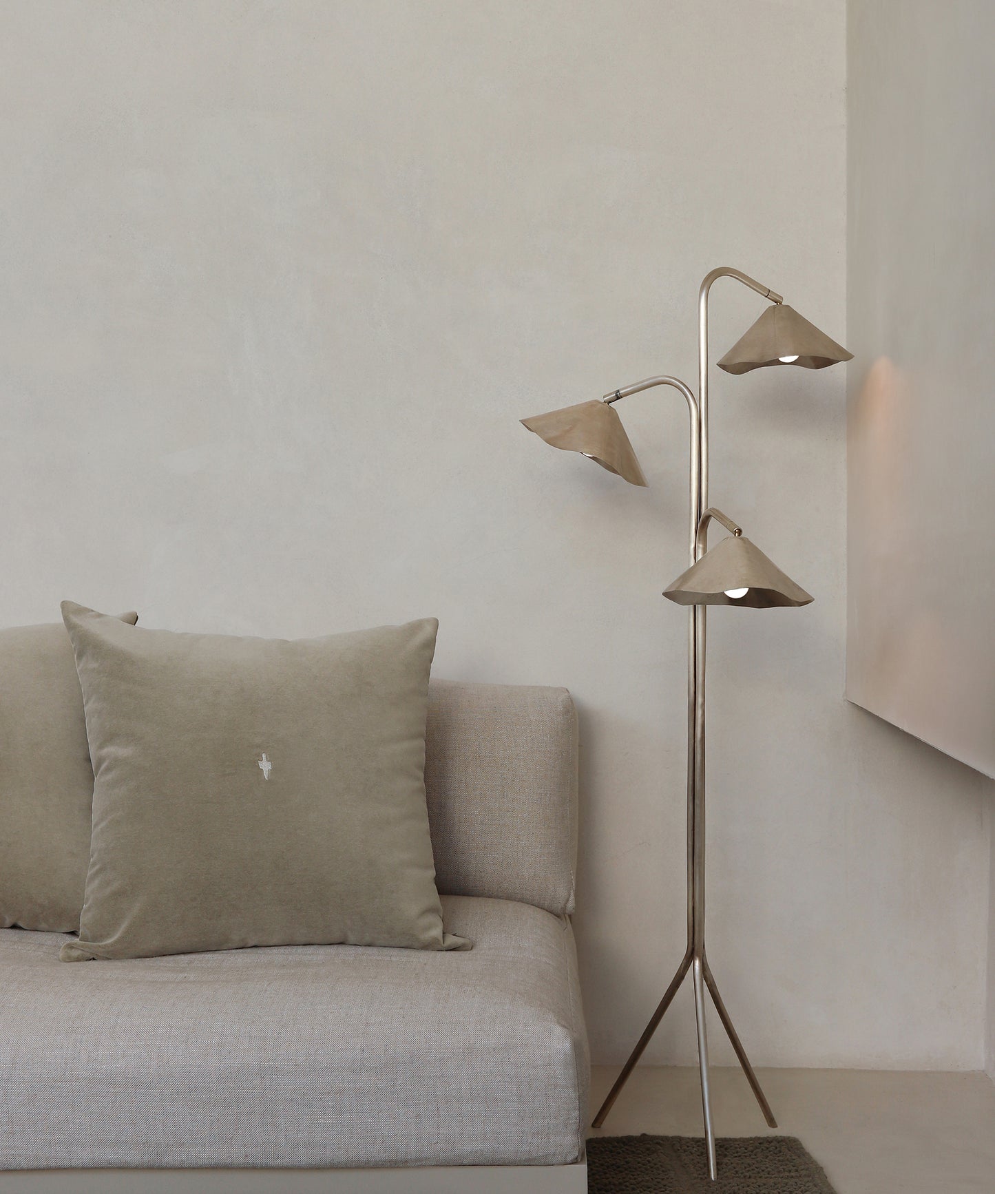 Antica I Floor Lamp