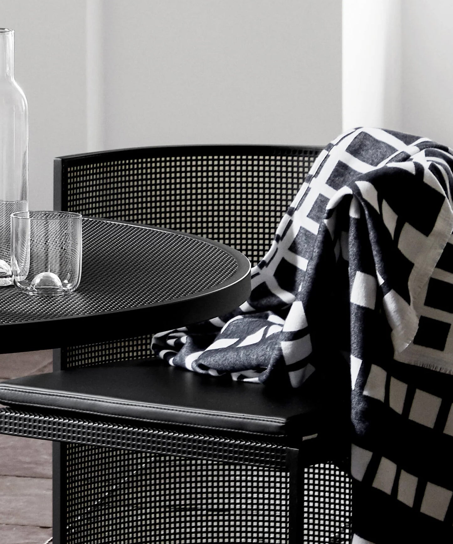 bauhaus-dining-chair-seating-cushion-09
