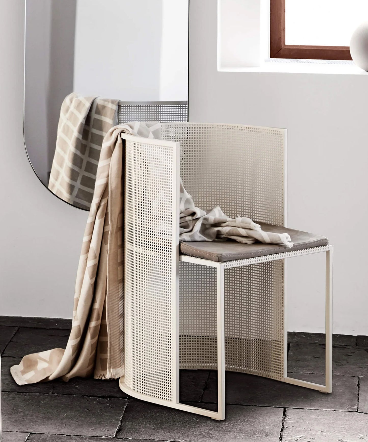 bauhaus-dining-chair-seating-cushion-14