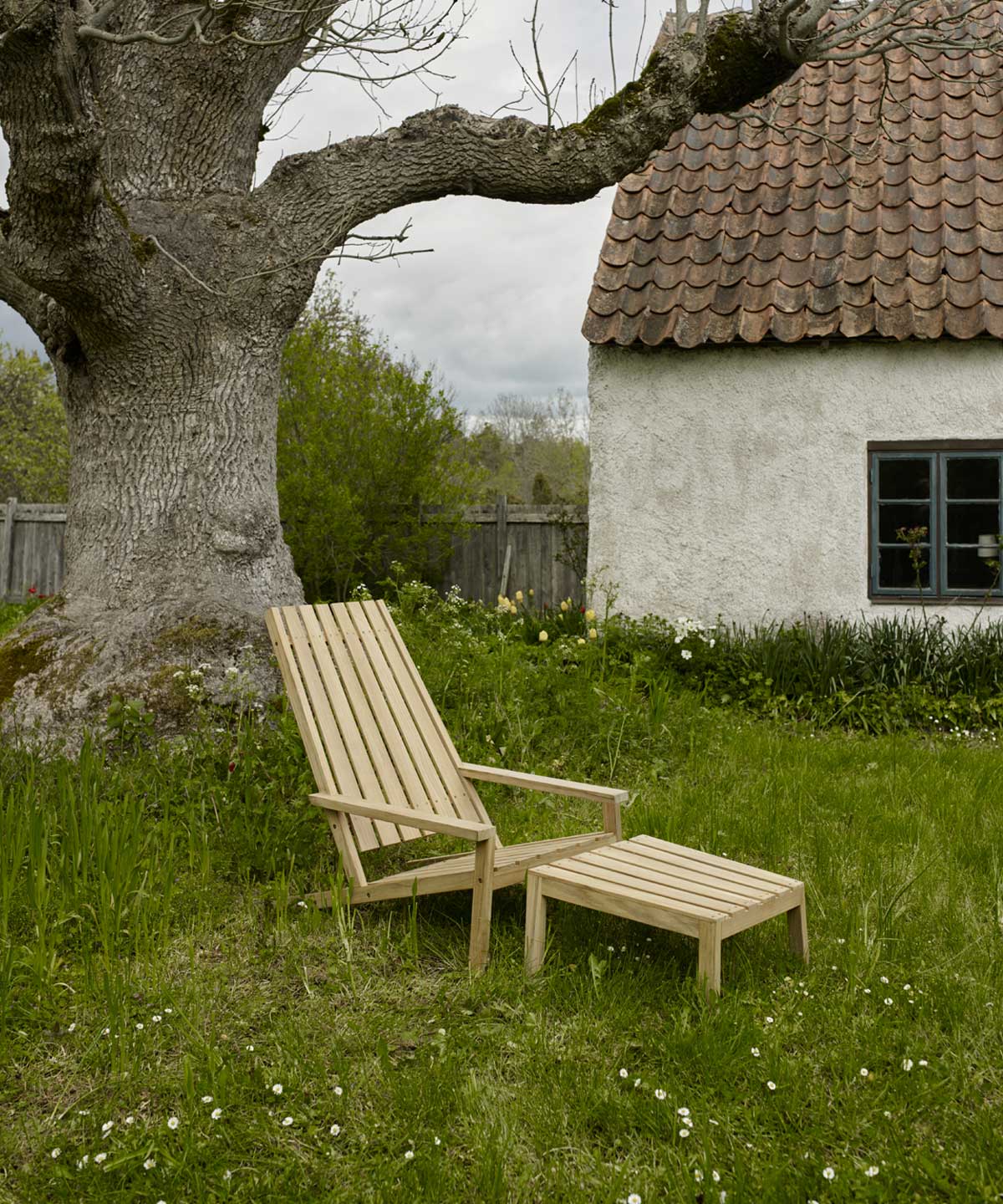 Between Lines Deck Stool