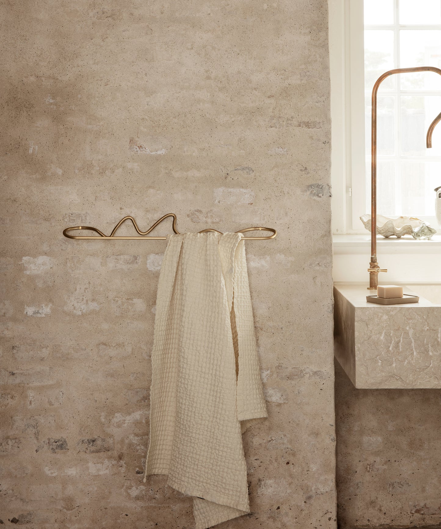 Curvature Towel Hanger