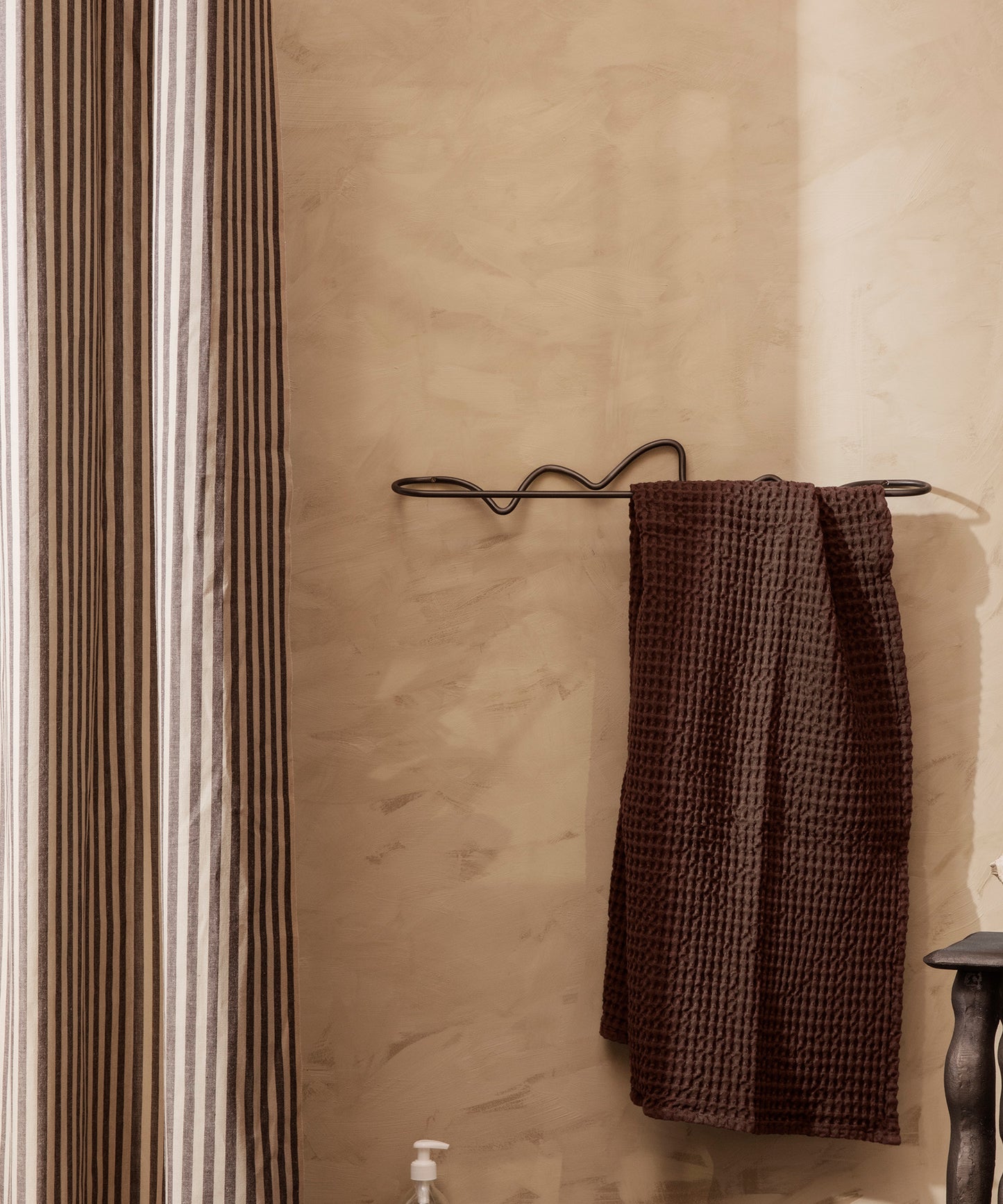 Curvature Towel Hanger