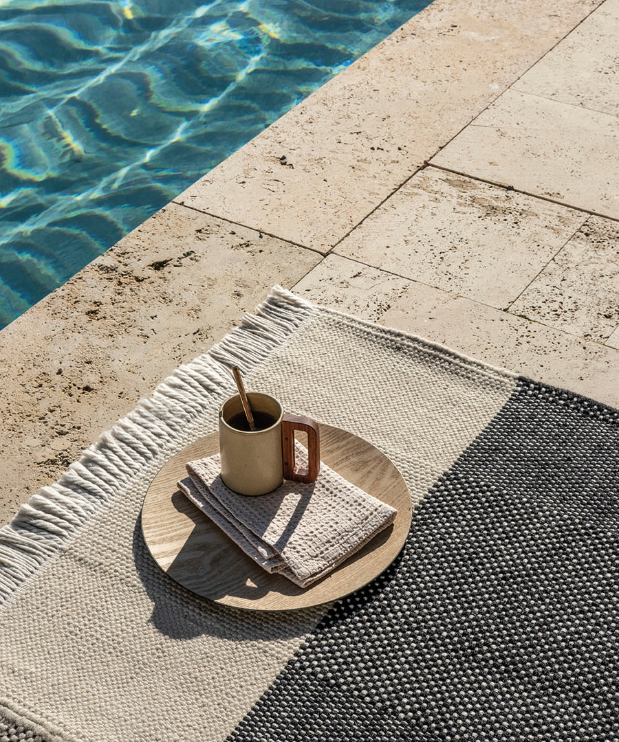 Tres Outdoor Rug in Black