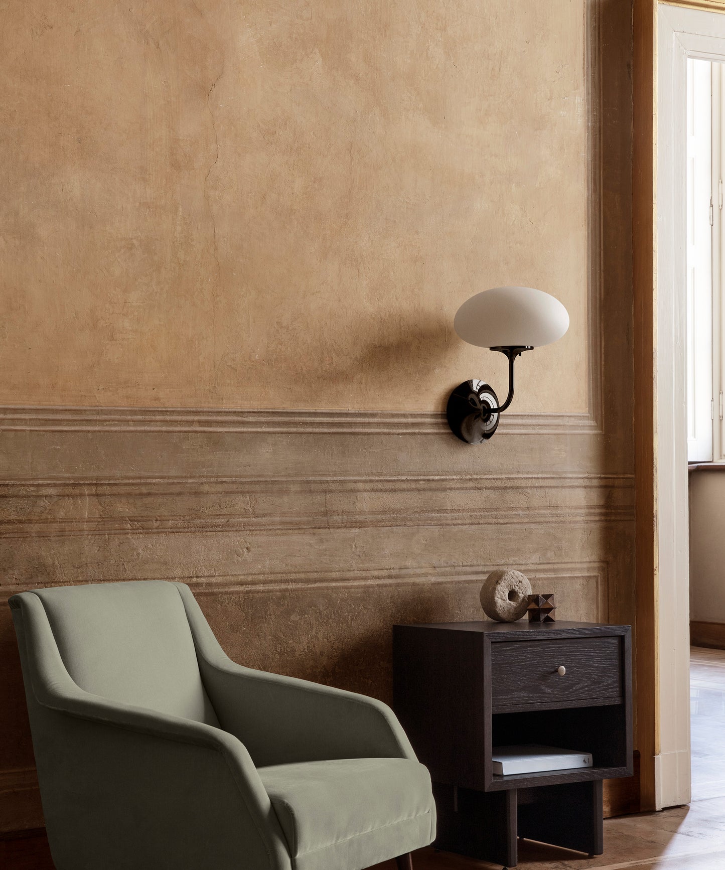Stemlite Wall Lamp