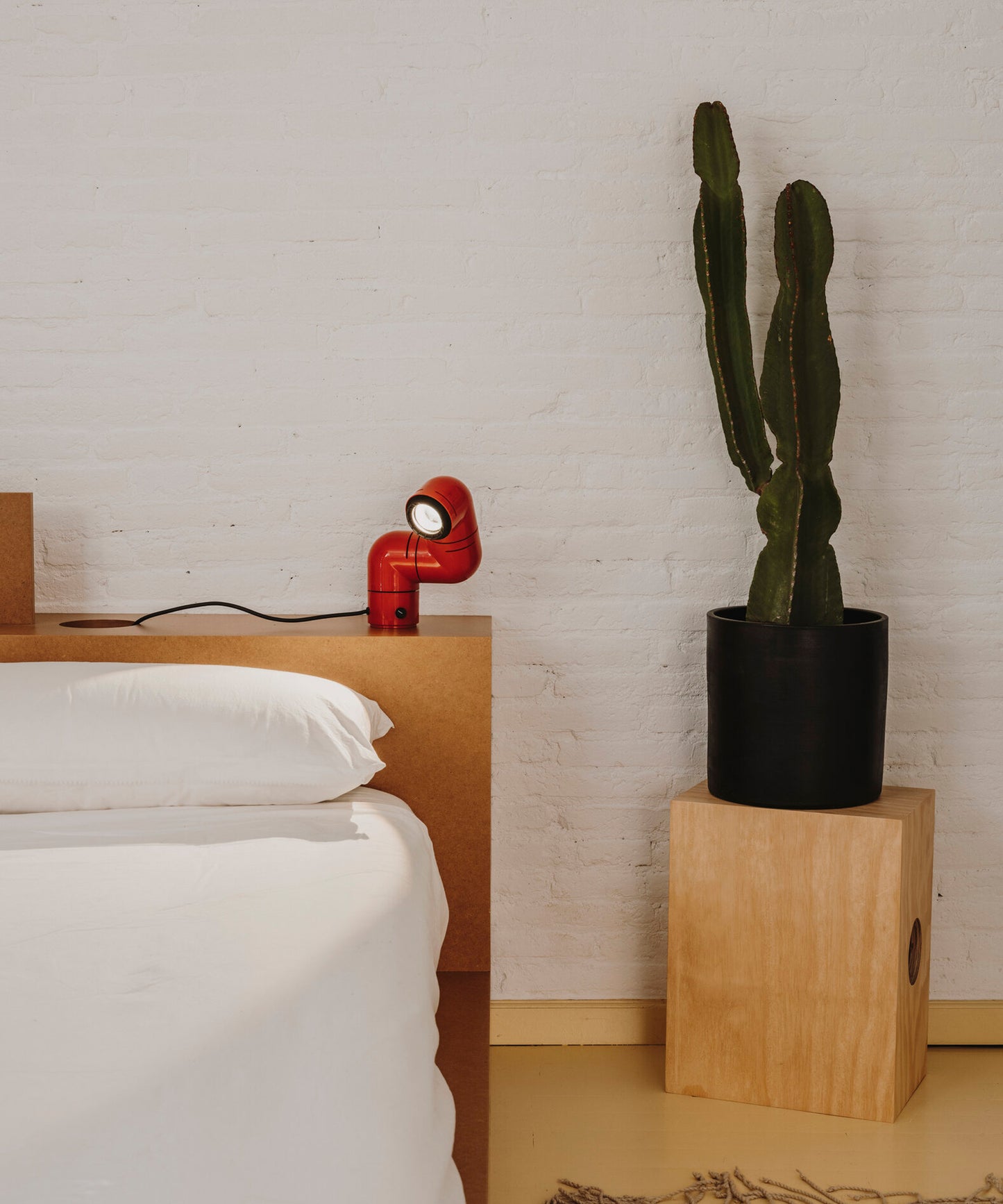 Tatu Table Lamp