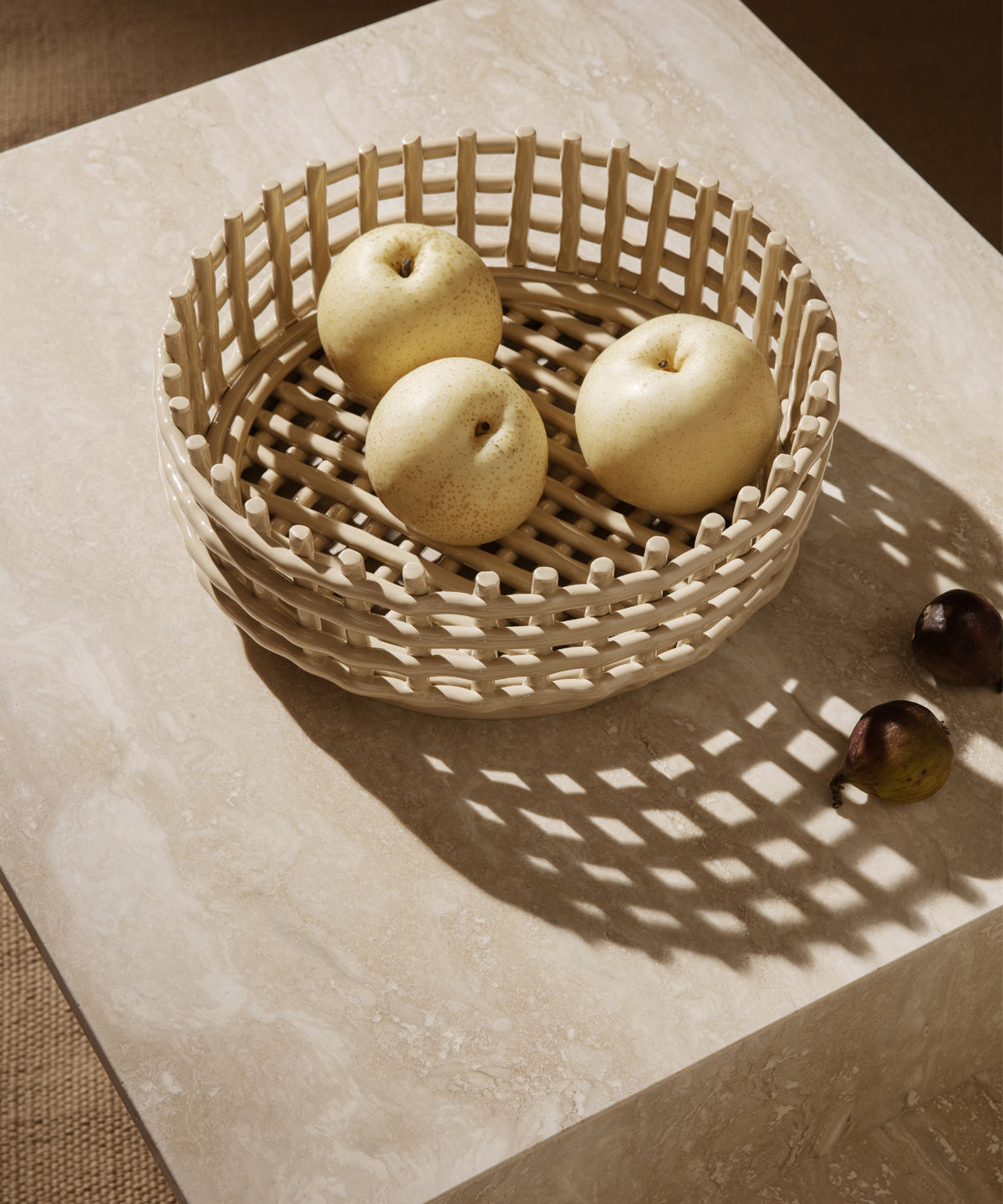 trnk-ferm-living-ceramic-centrepiece-cashmere-1104263775-1200x1440-7