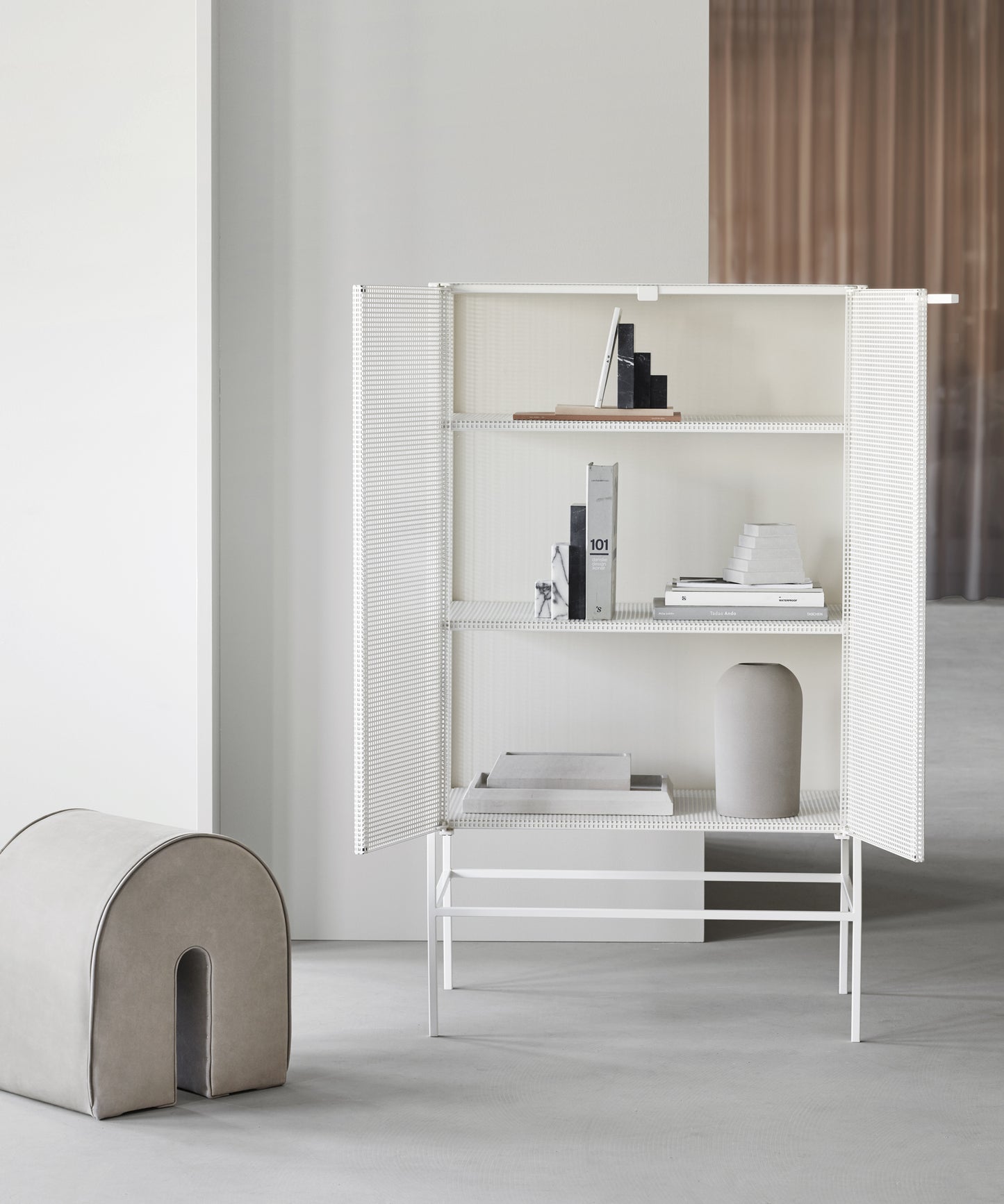 trnk-kristina-dam-grid-cabinet-white-1-AW20-2000x2400