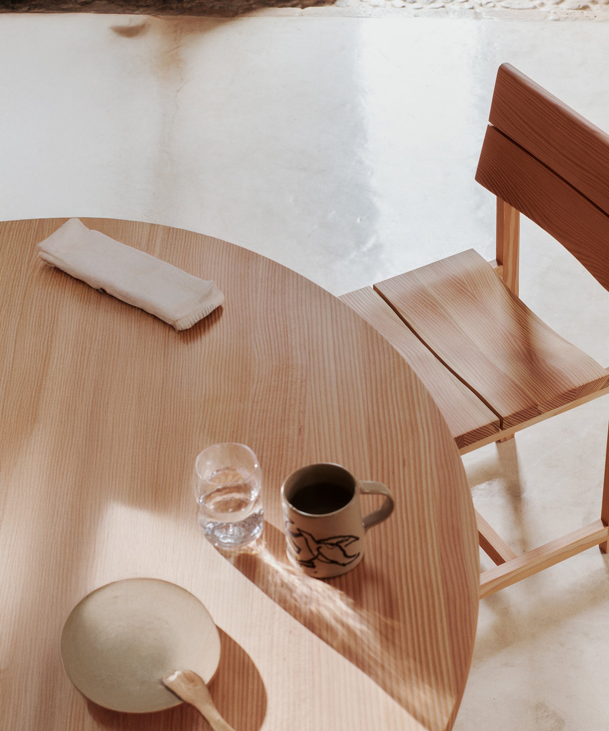 aukko-dining-table-02