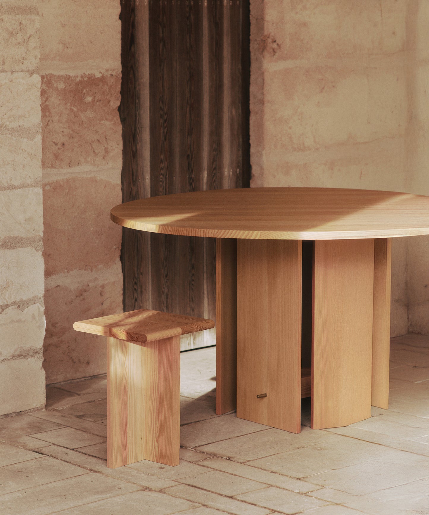 aukko-dining-table-01