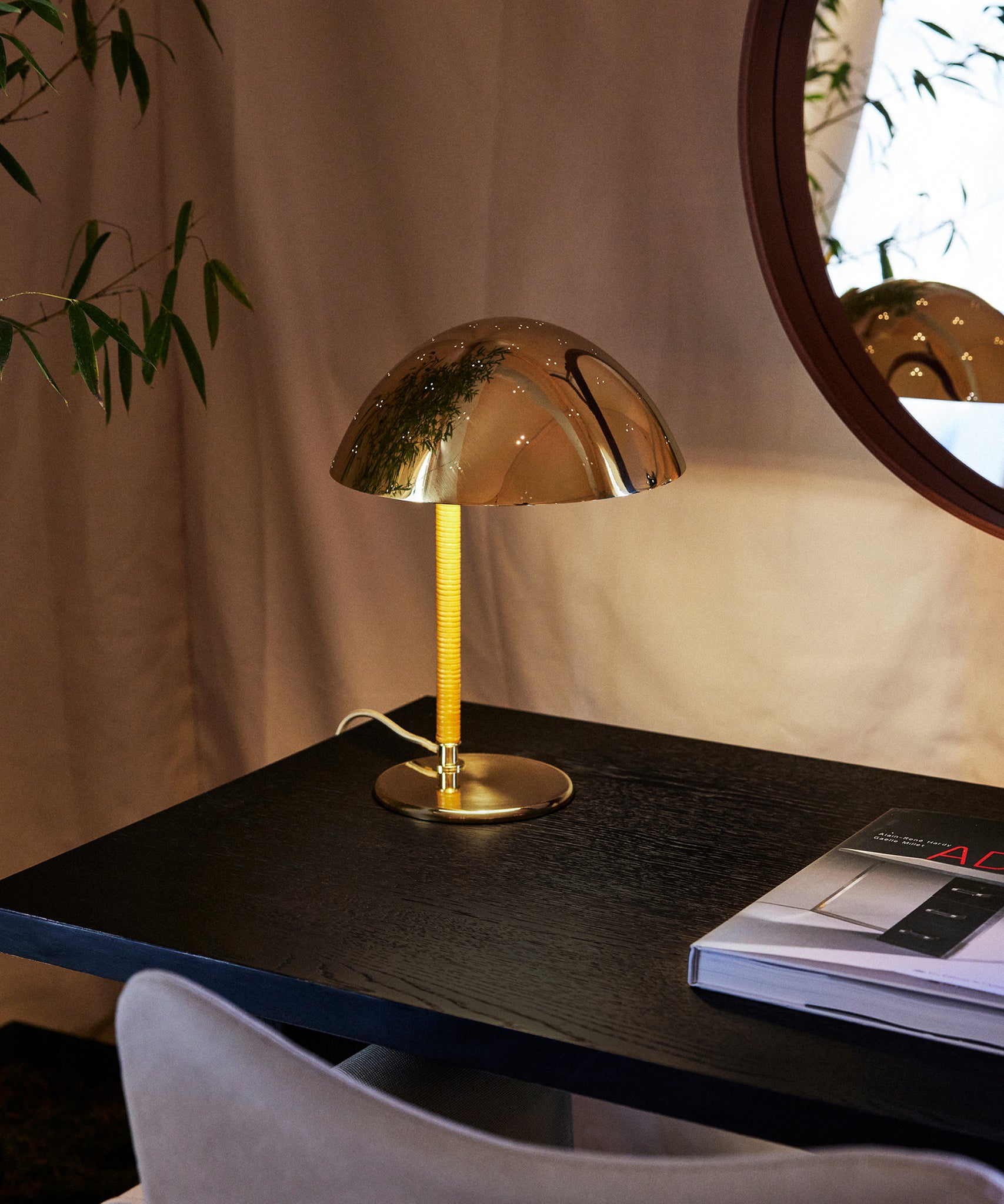 9209 Table Lamp