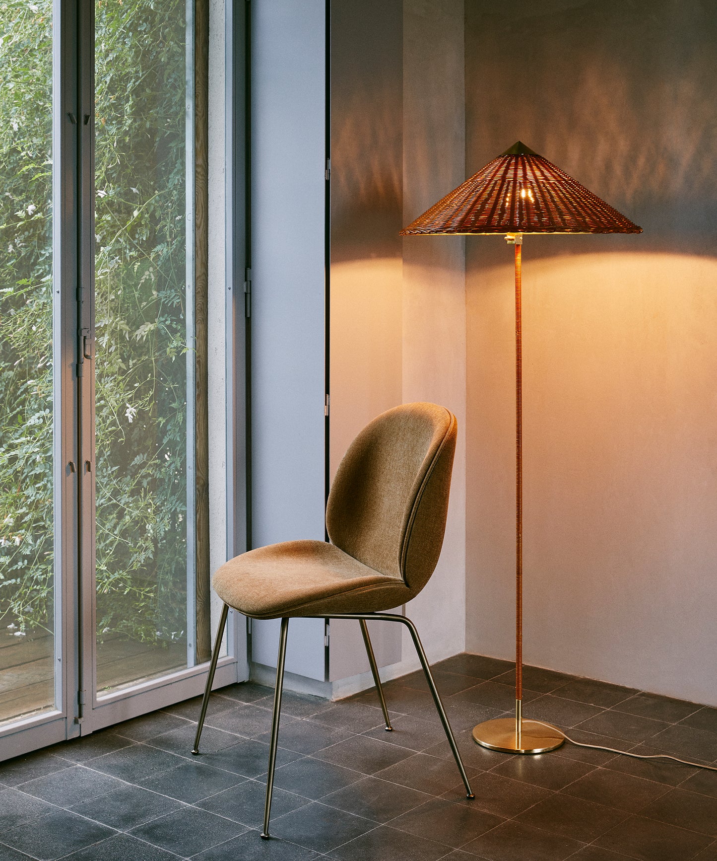 9602 Floor Lamp