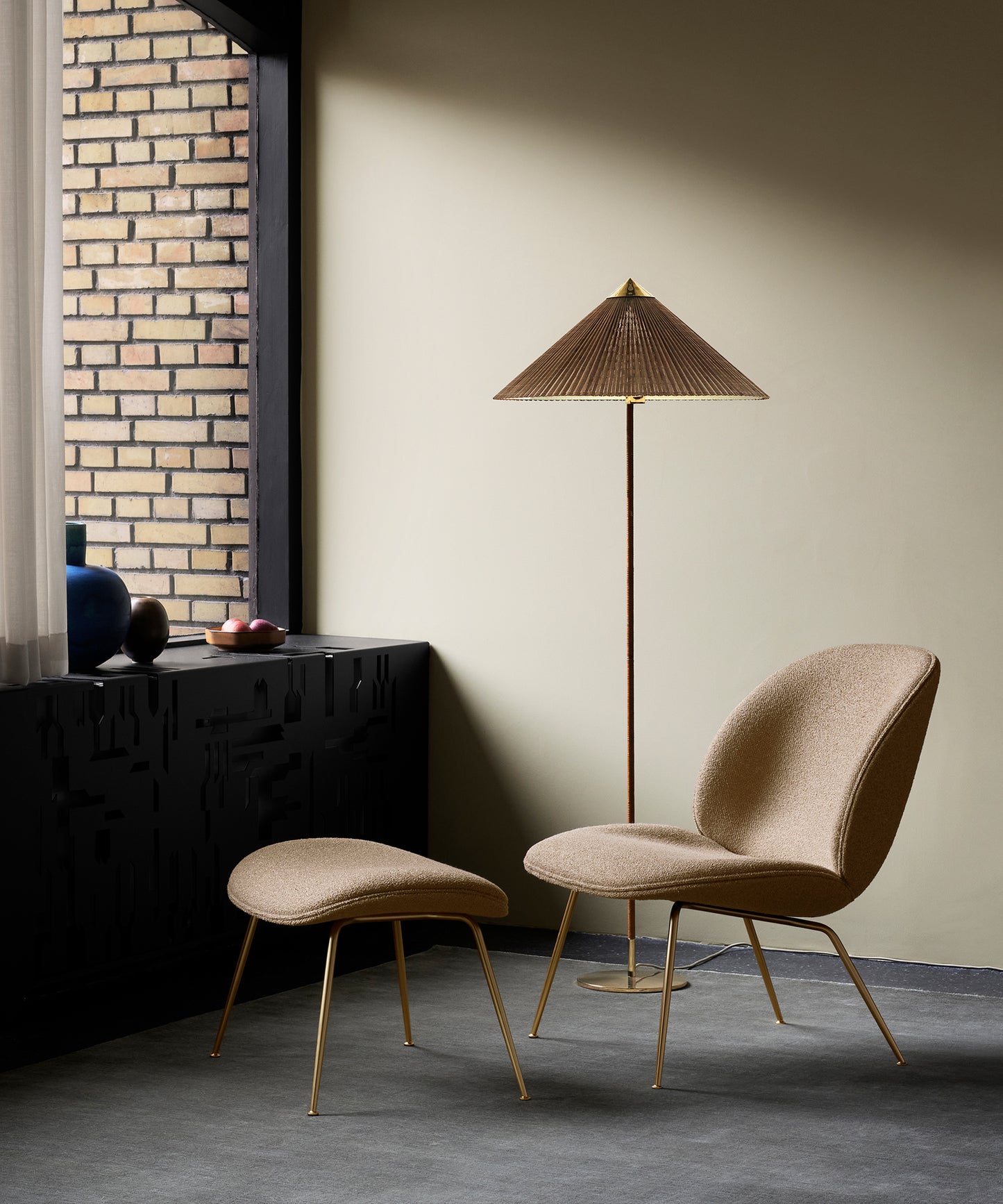 9602 Floor Lamp