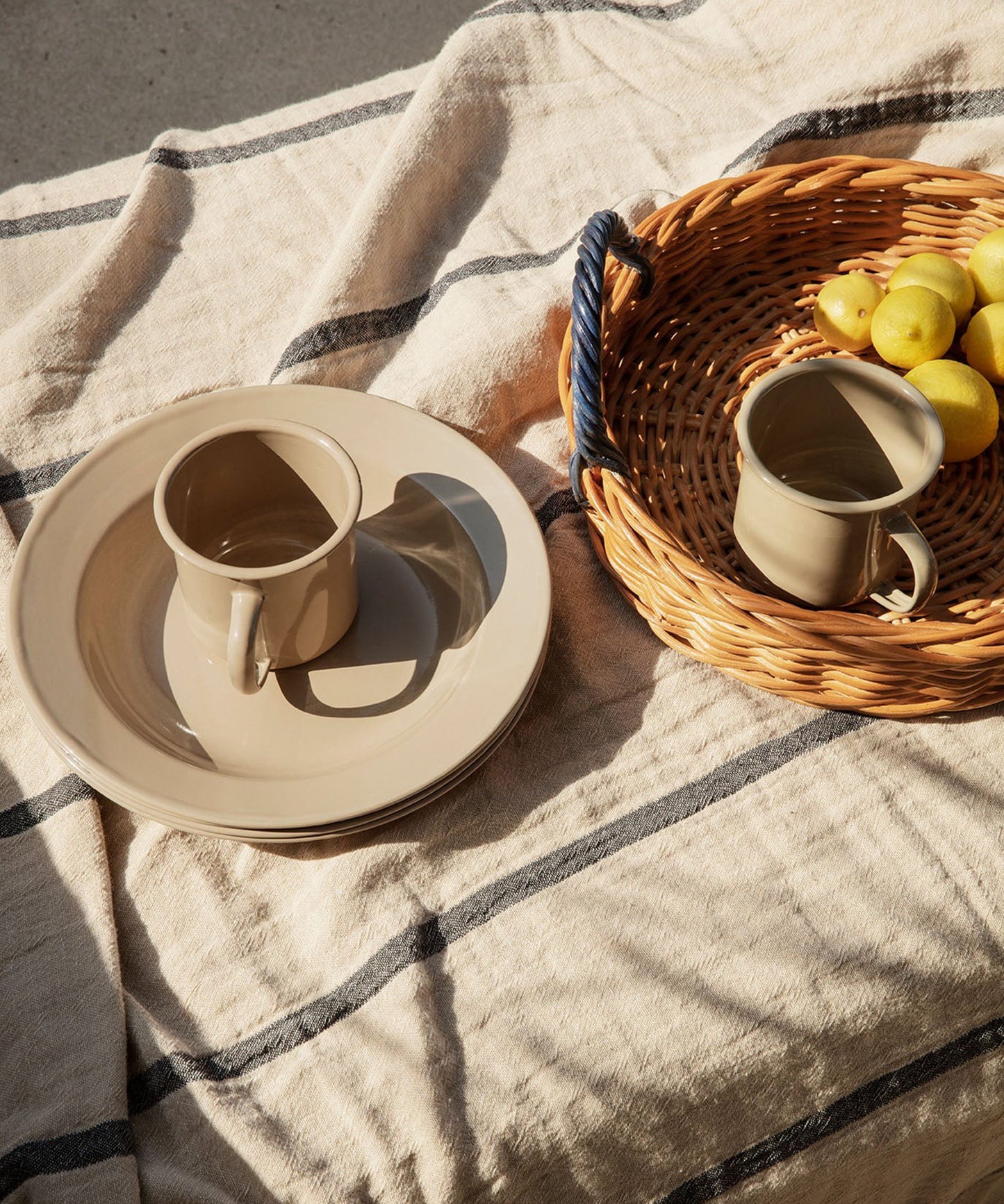 Yard Picnic: Set of 8