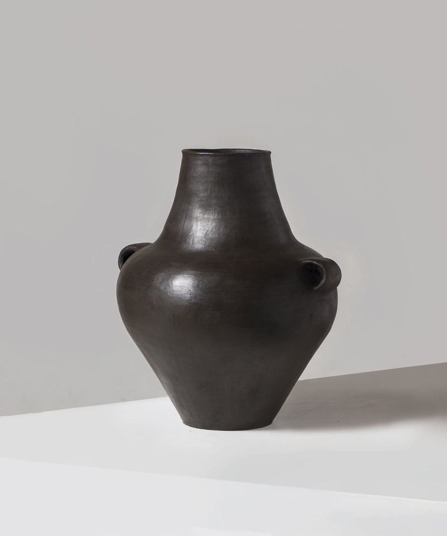 Anfora Vase