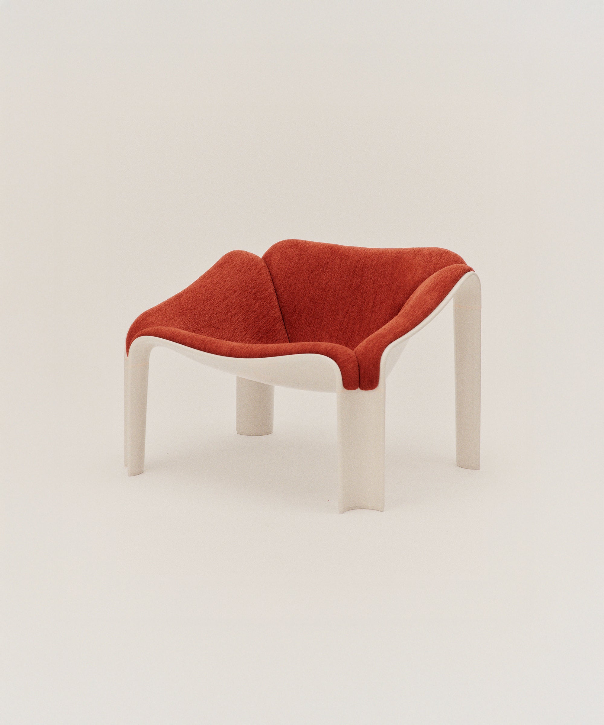 F300 Lounge Chair