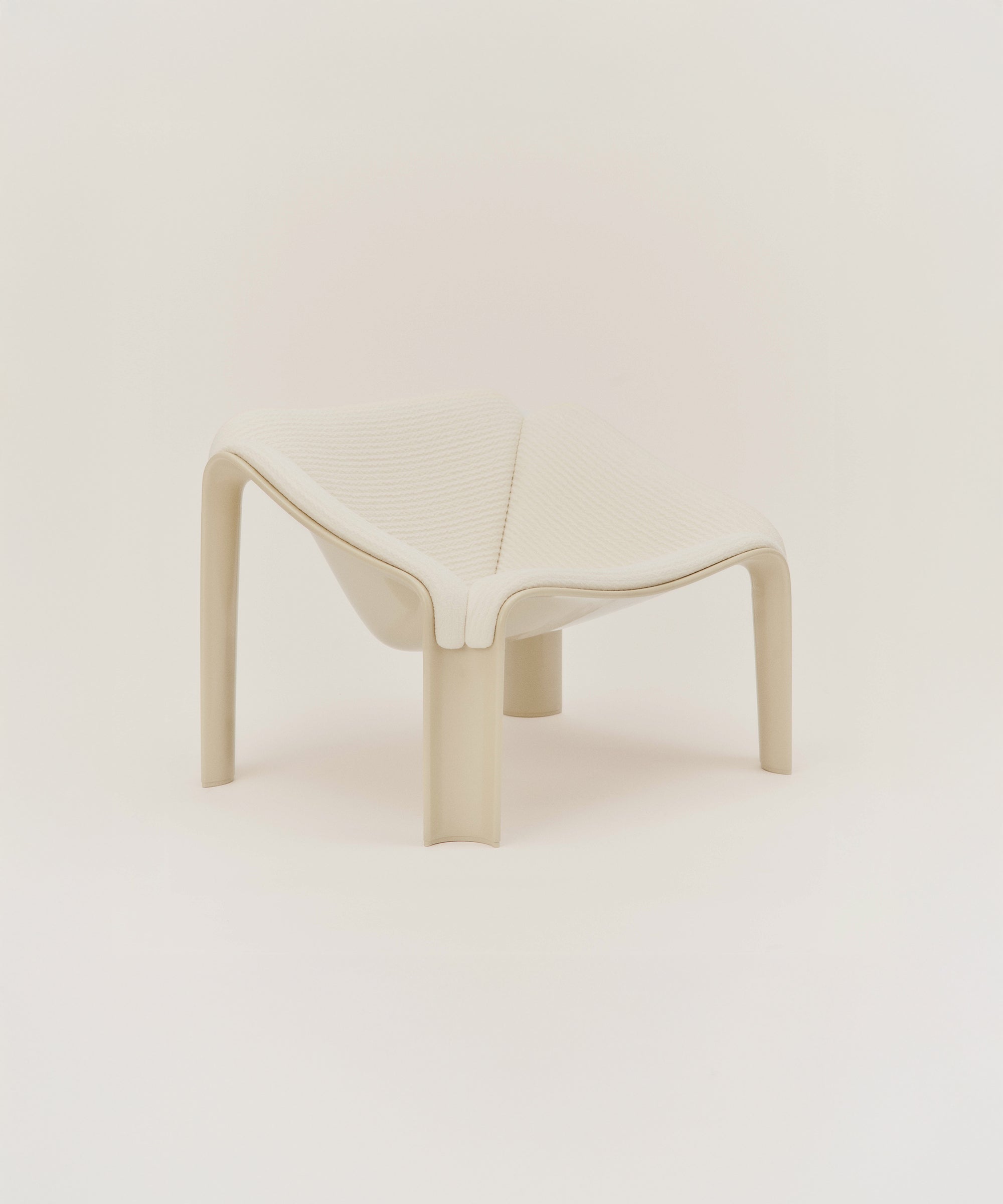 F300 Lounge Chair