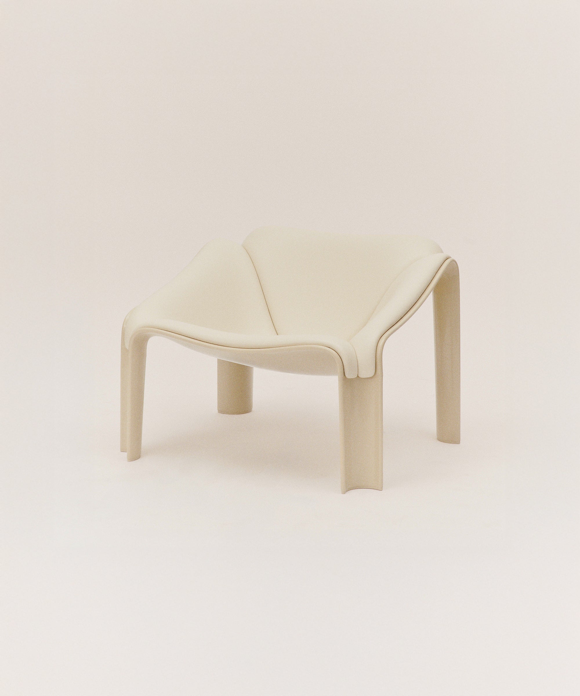 F300 Lounge Chair