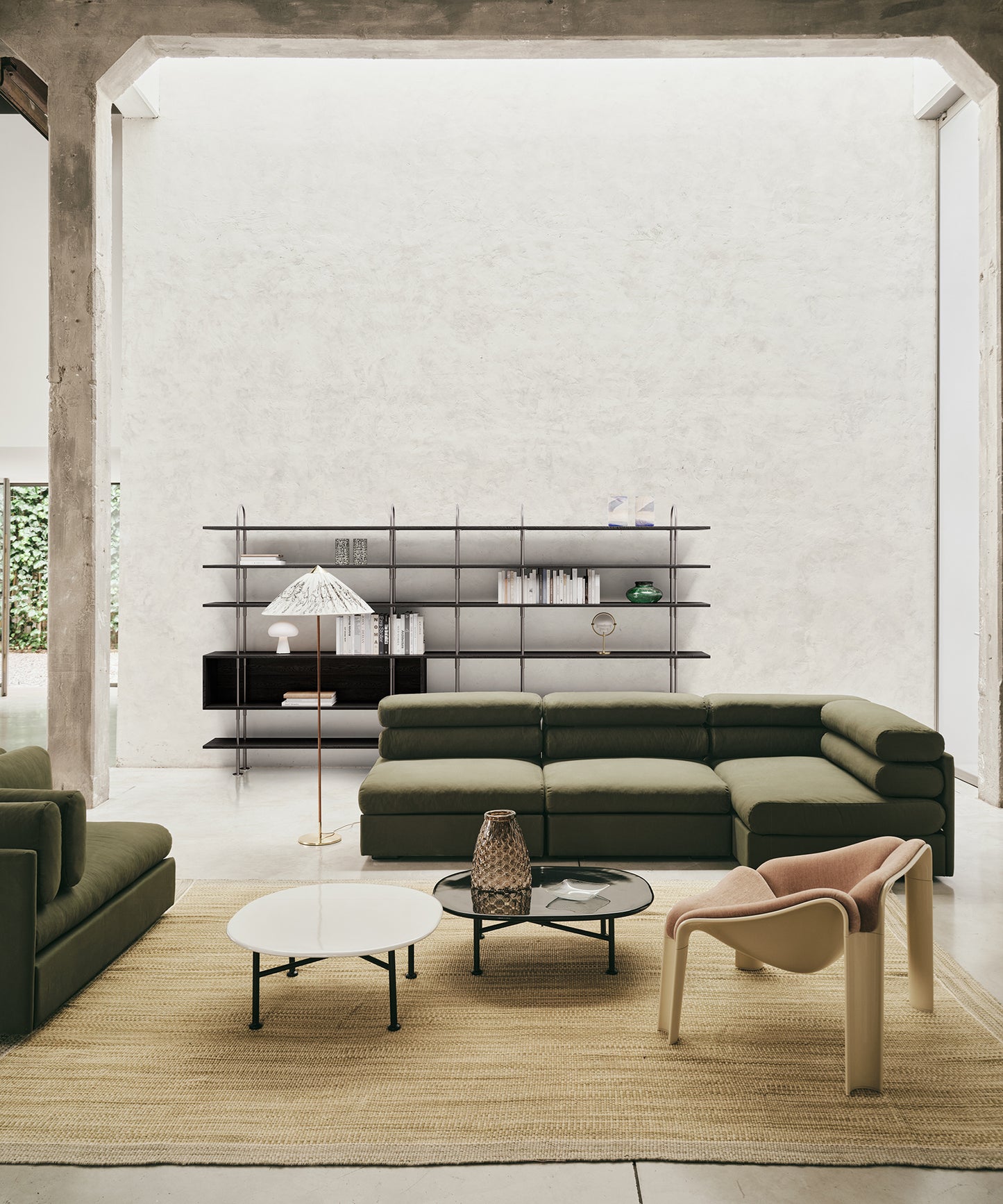 F300 Lounge Chair