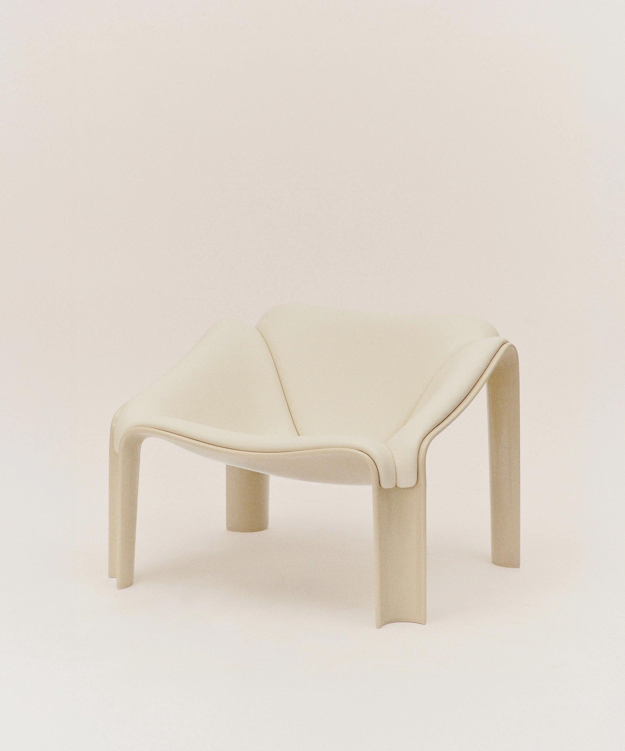 F300 Lounge Chair