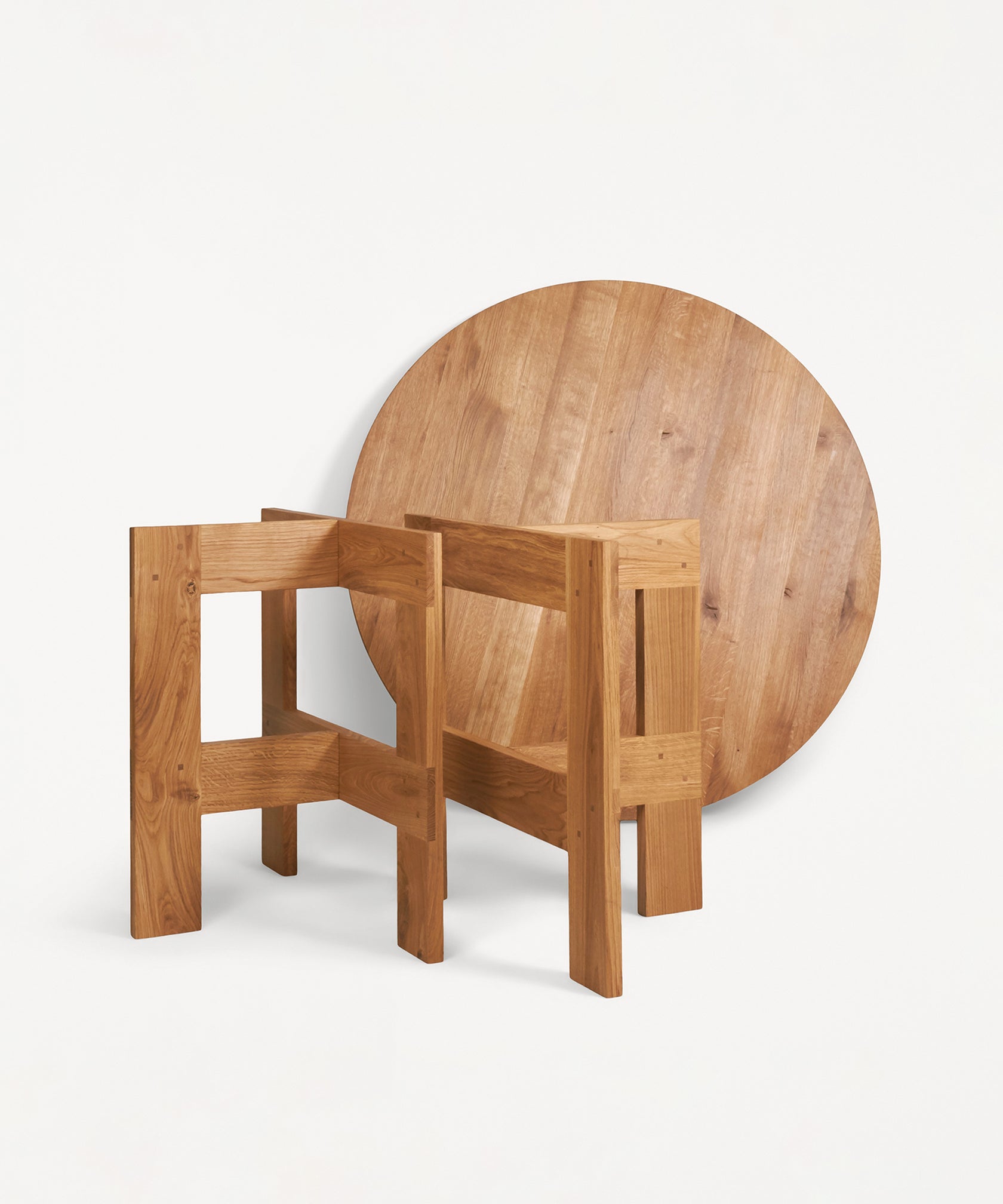 Farmhouse Round Trestle Table | Oak Table by Frama – TRNK