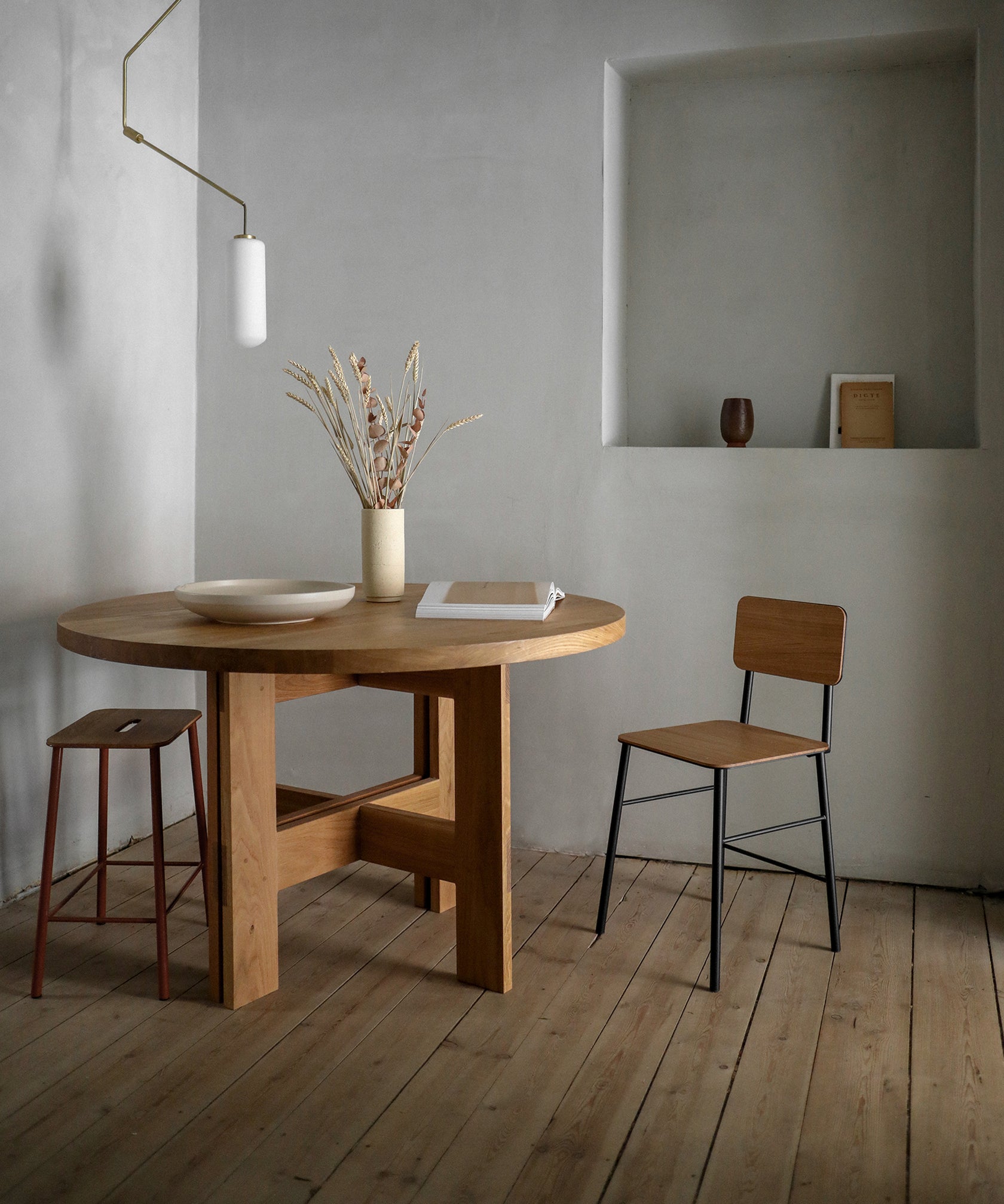 Farmhouse Round Trestle Table | Oak Table by Frama – TRNK