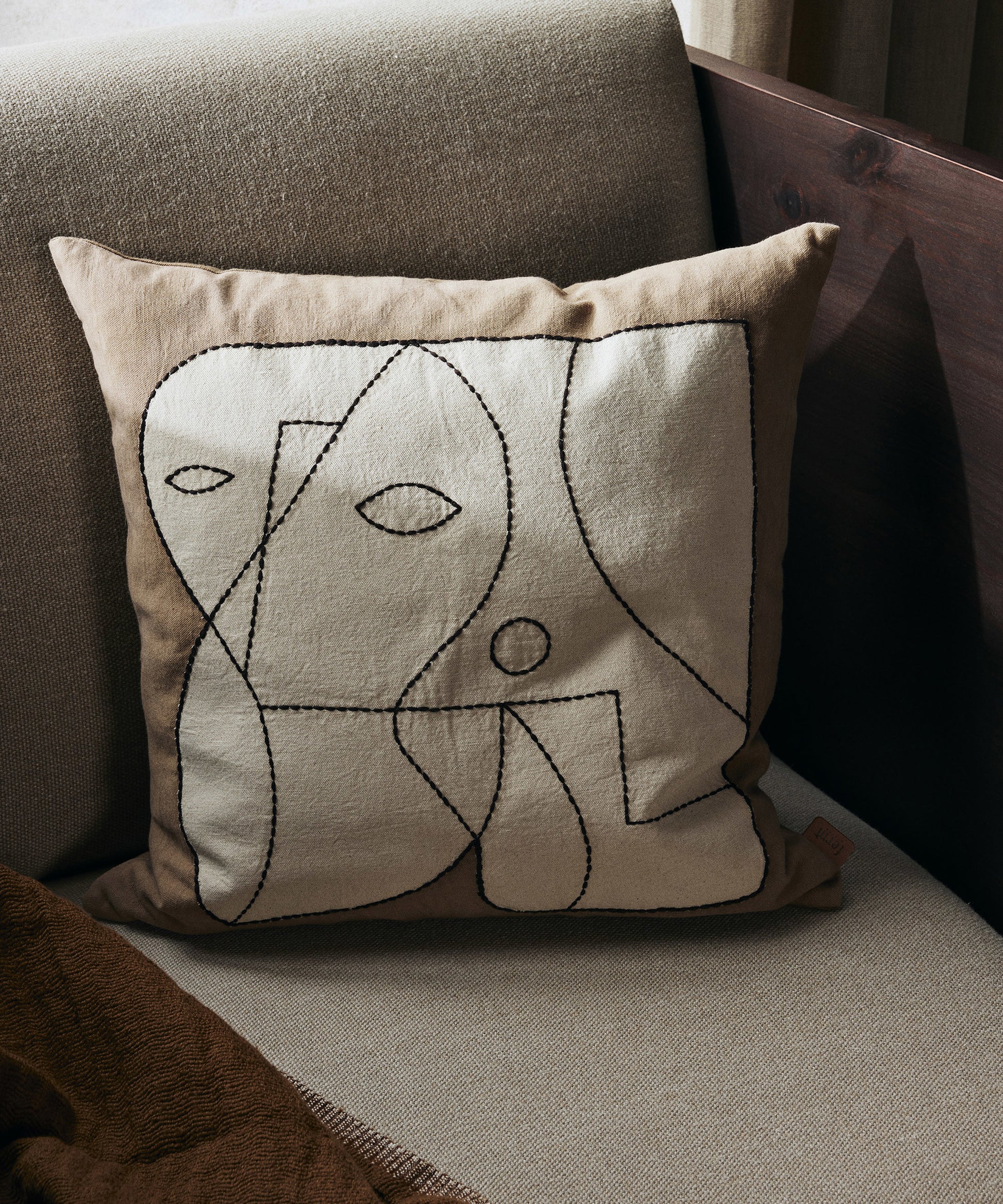 figure-cushion-02