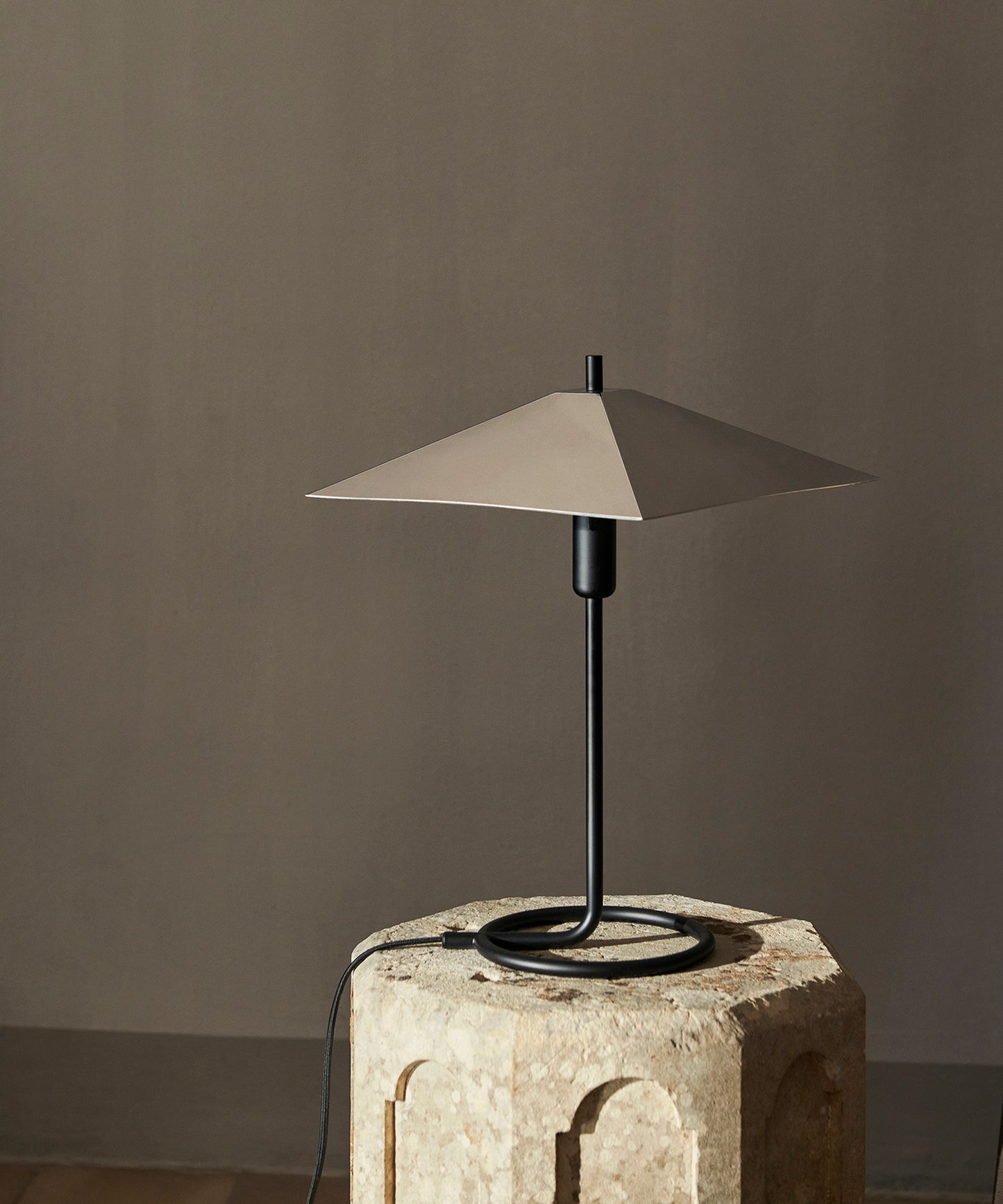 filo-table-lamp-square-02