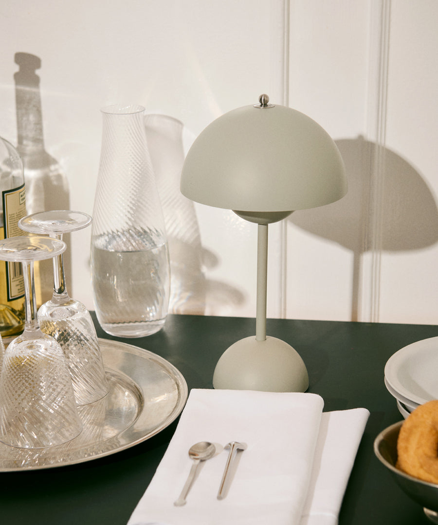 Flowerpot Portable Table Lamp VP9