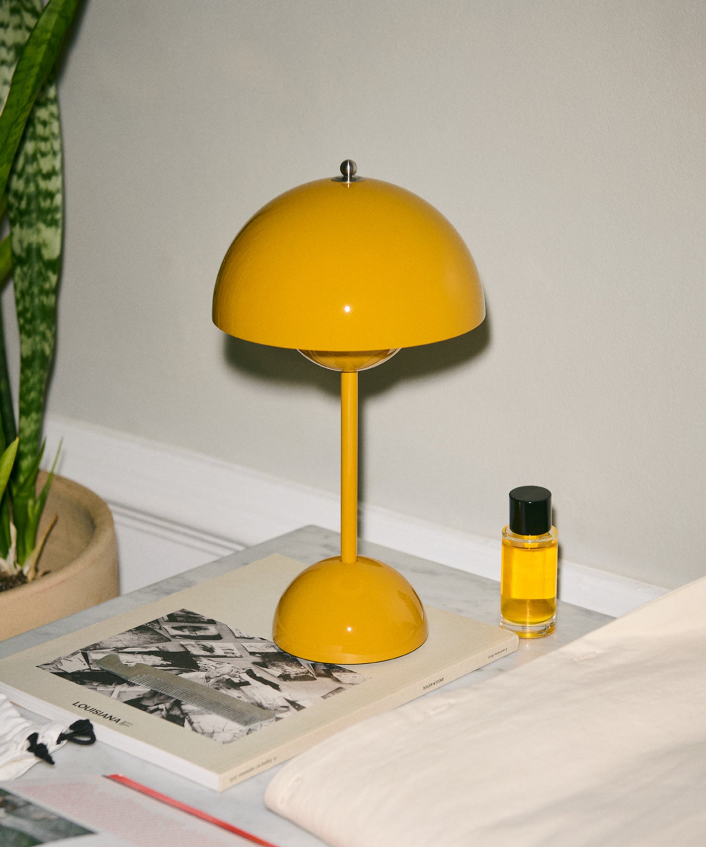 Flowerpot Portable Table Lamp VP9