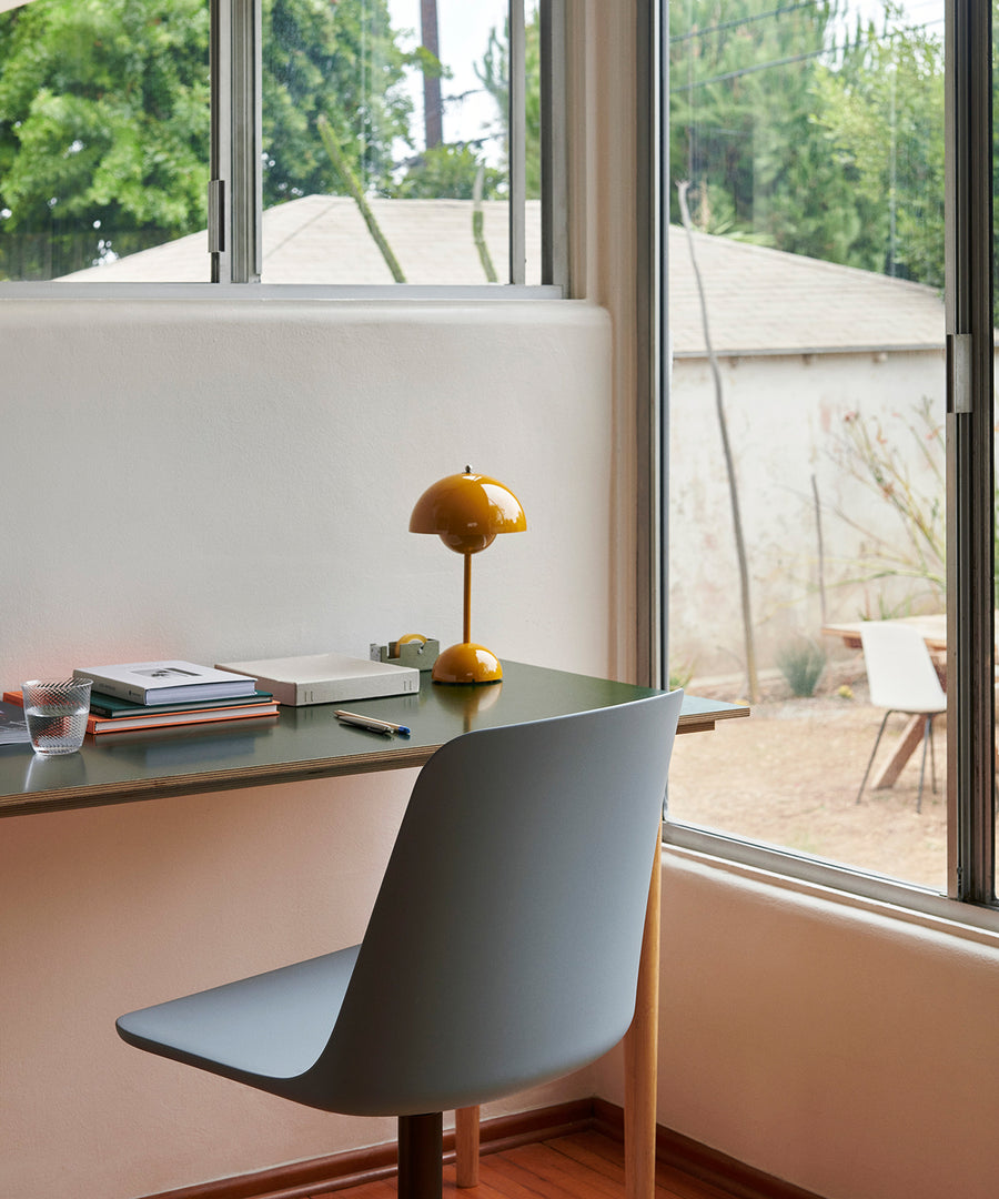 Flowerpot Portable Table Lamp VP9