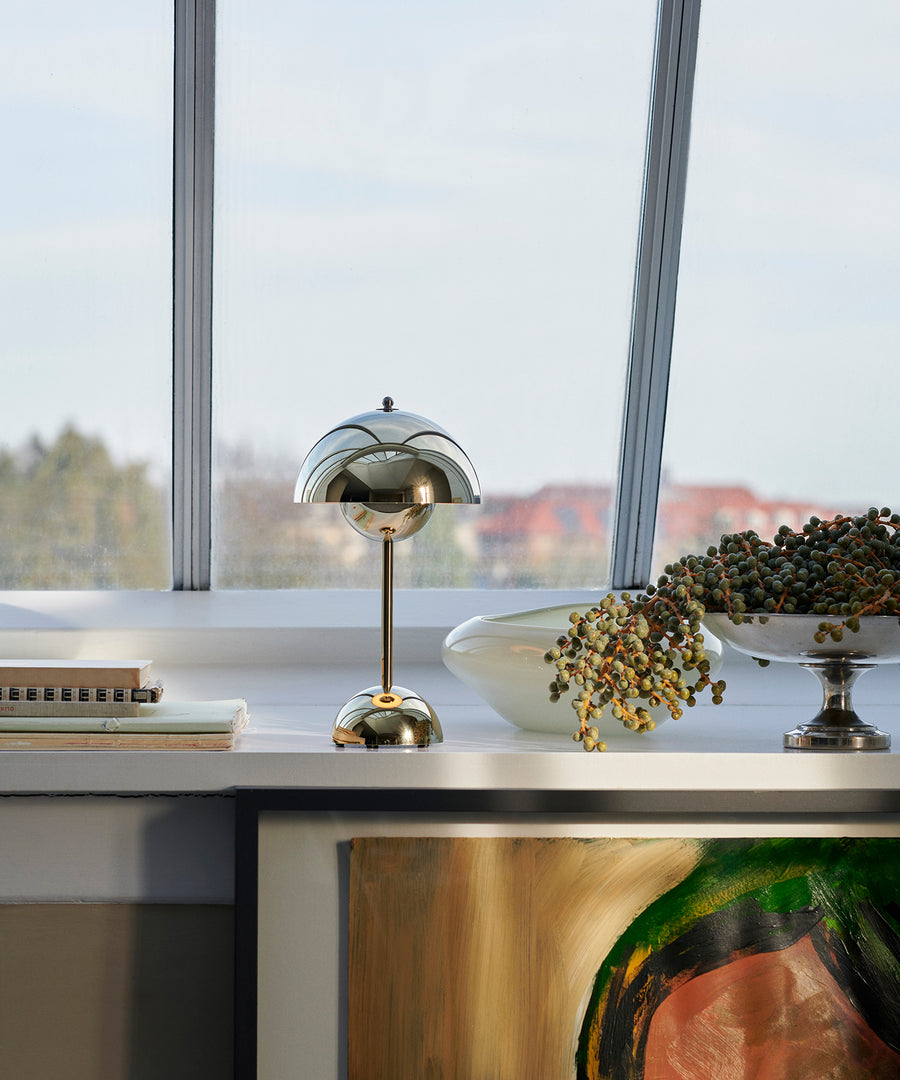 Flowerpot Portable Table Lamp VP9