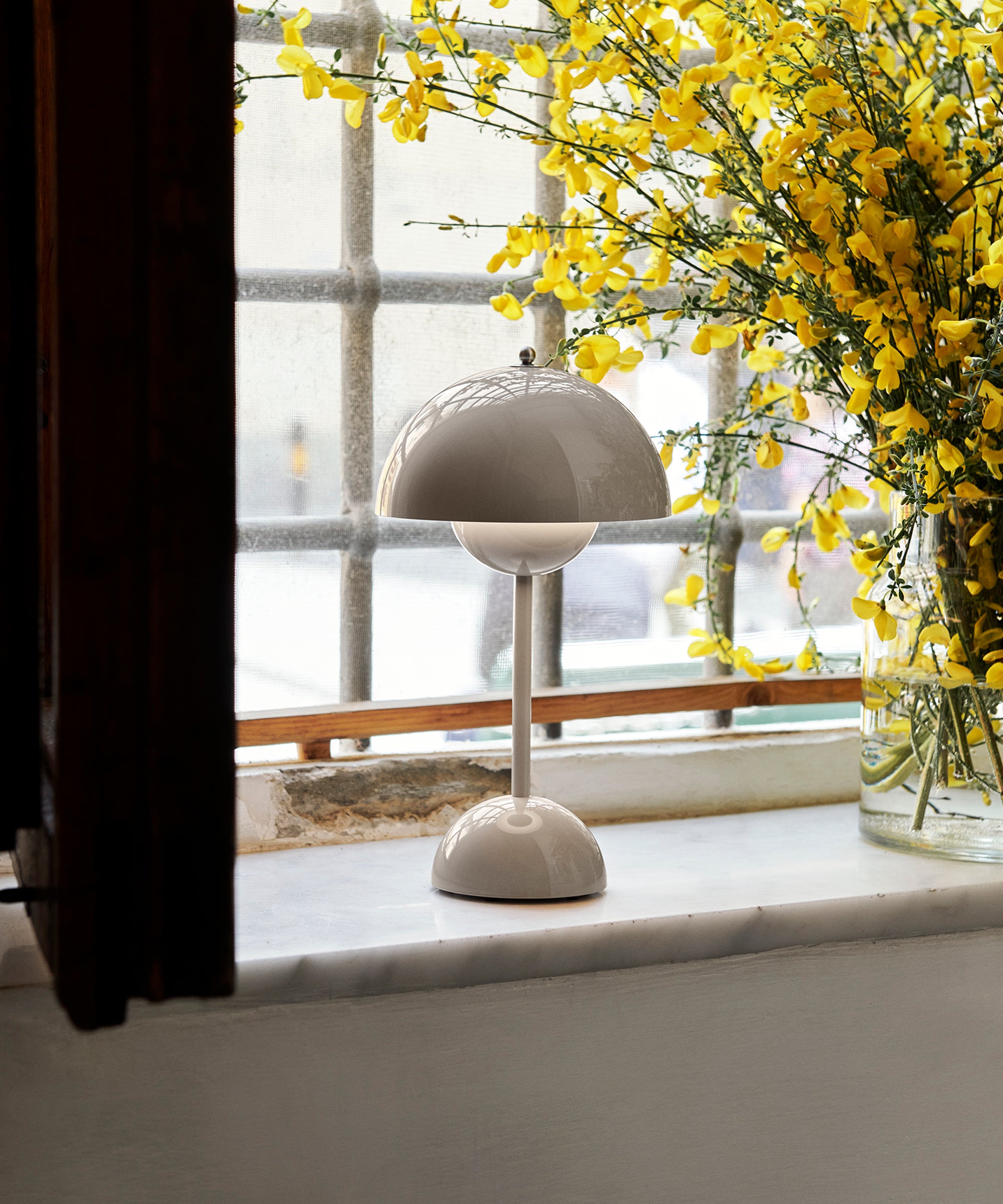 Flowerpot Portable Table Lamp VP9