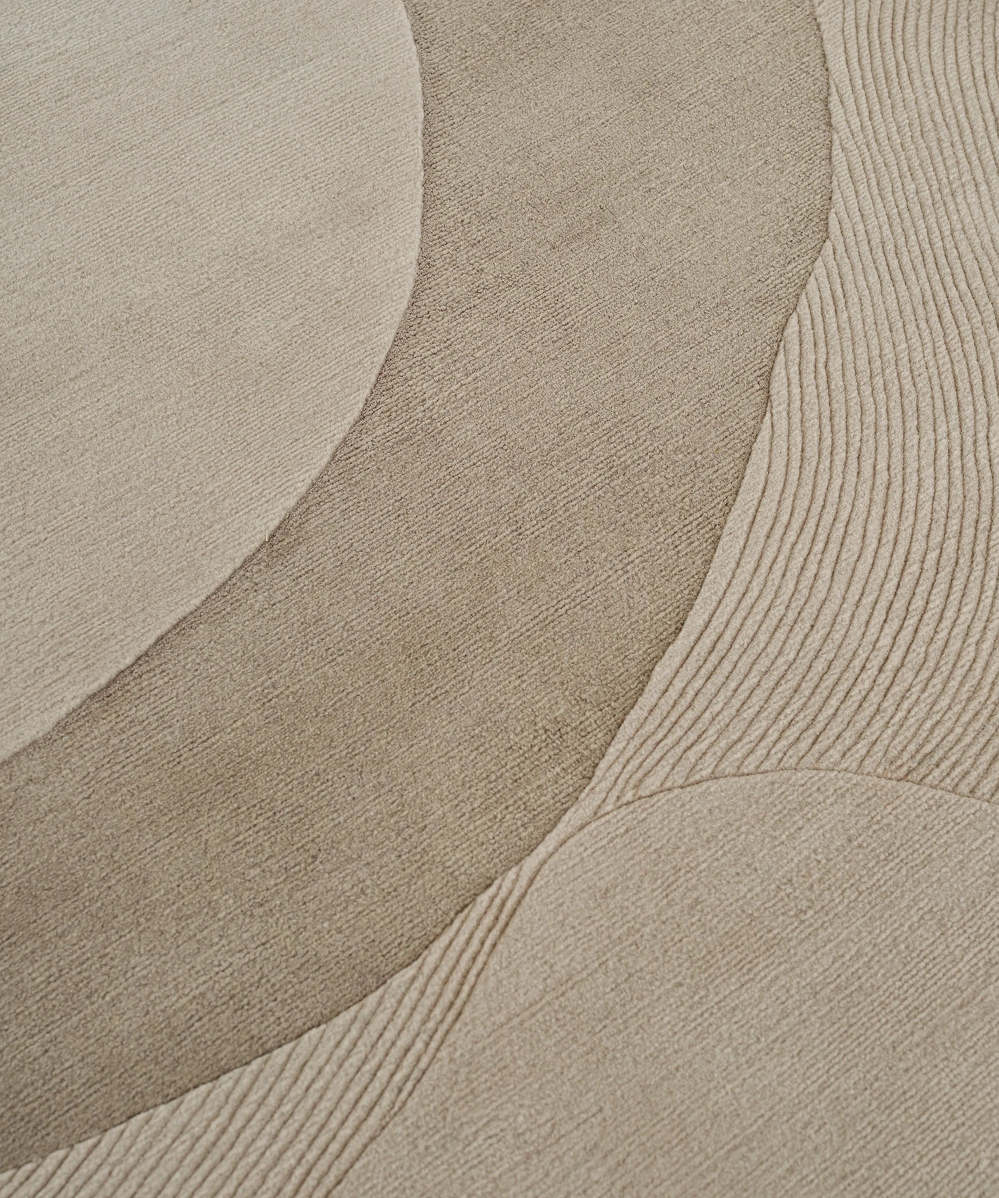 Optical Web Rug in Camel