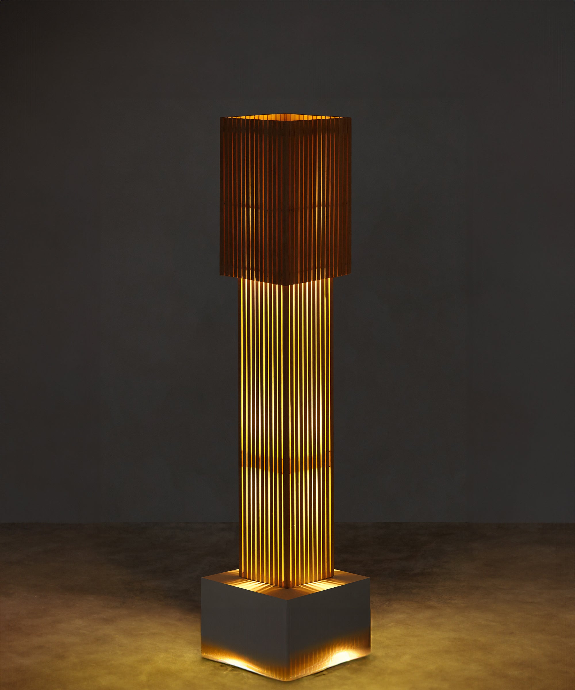 Parállilo Floor Lamp