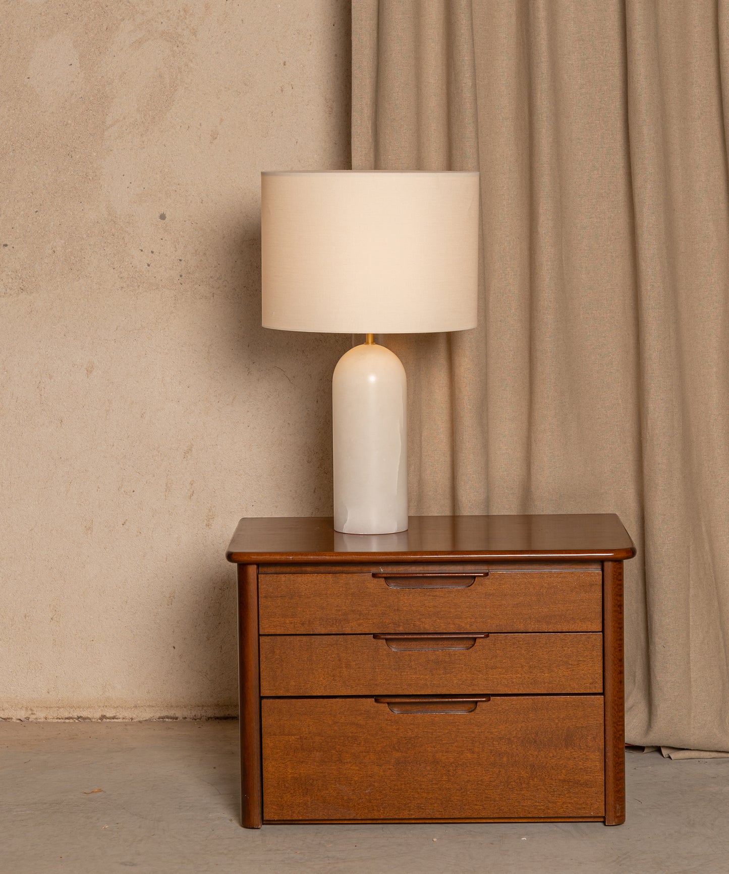 Pura Table Lamp