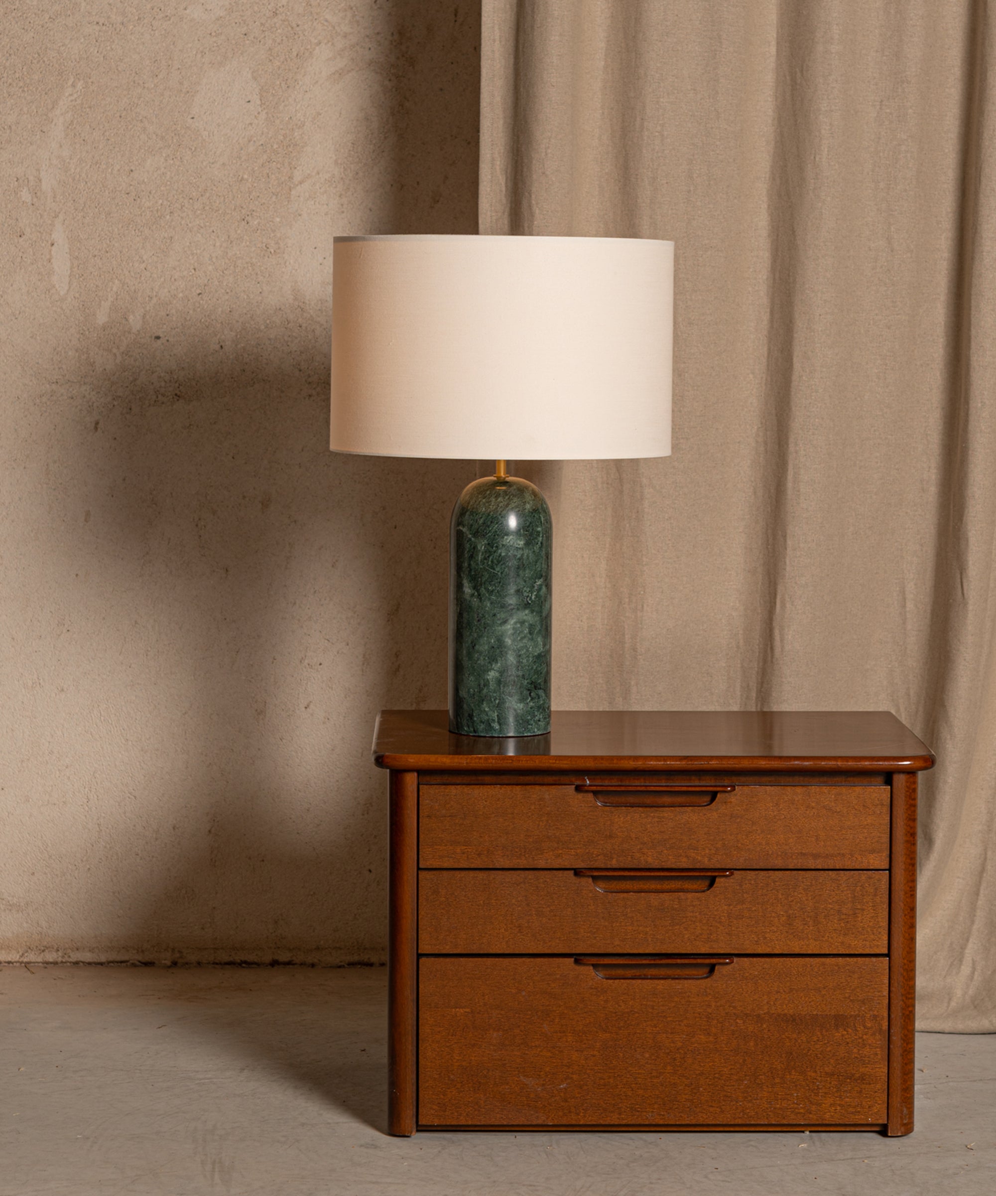 Pura Table Lamp