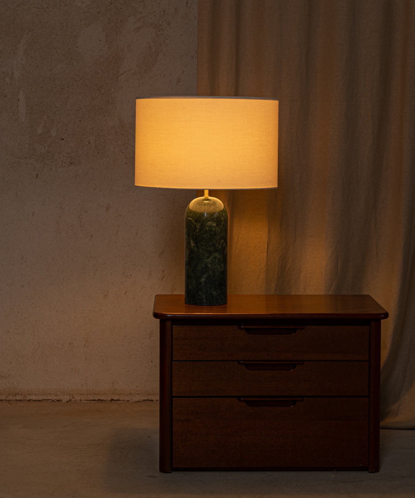 Pura Table Lamp