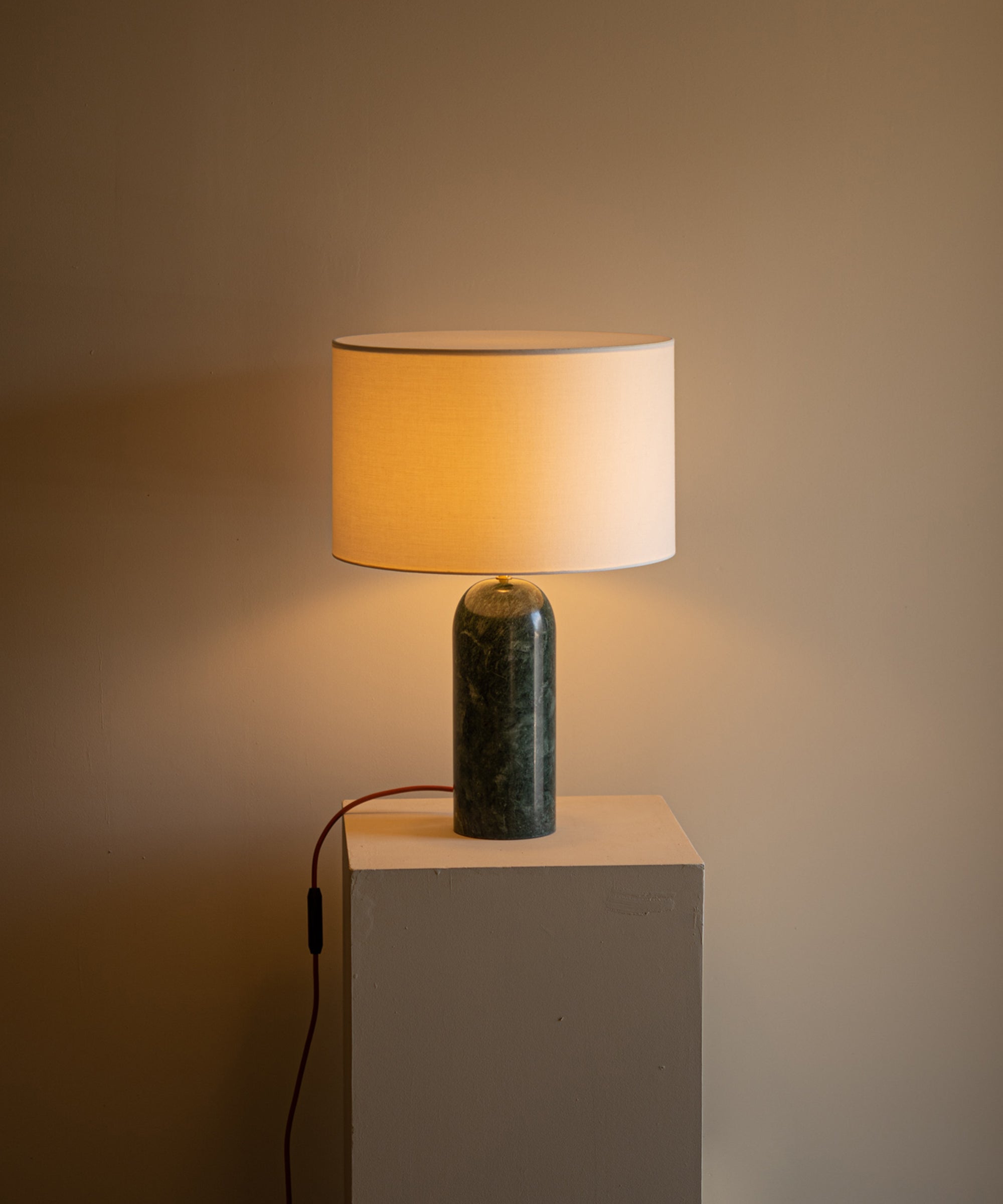 Pura Table Lamp