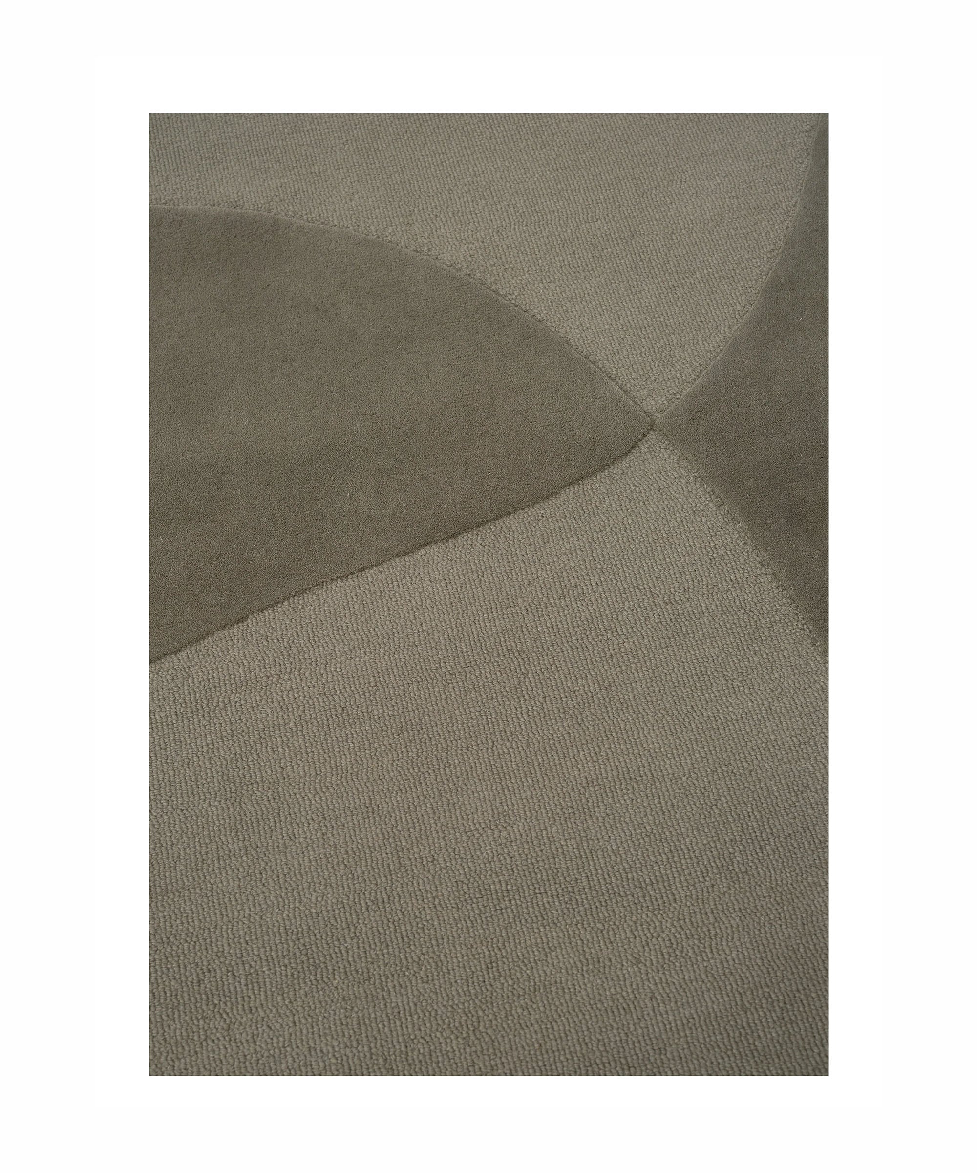 Split Plains Rug in Moss