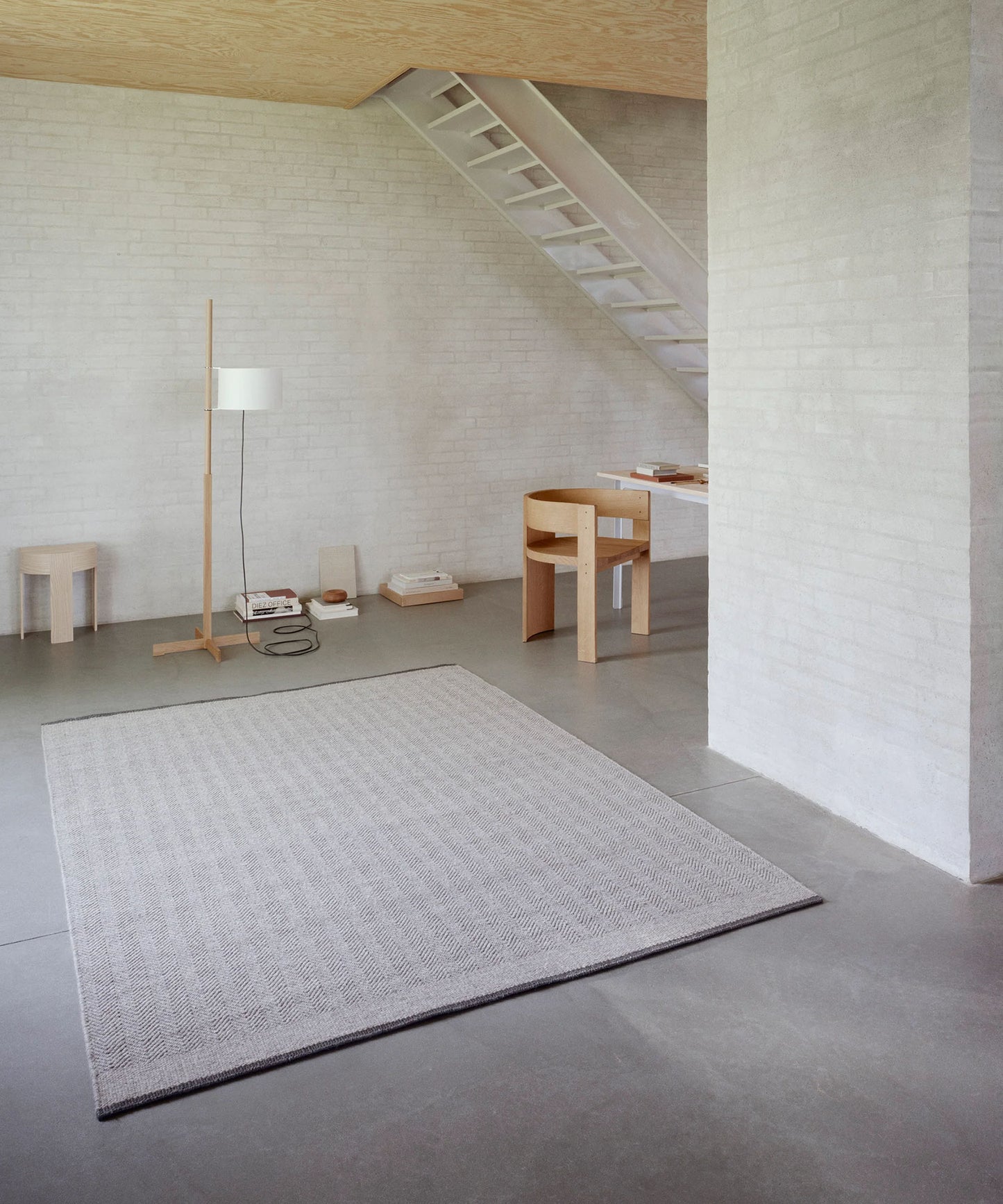 Stratum Echo Rug in Grey