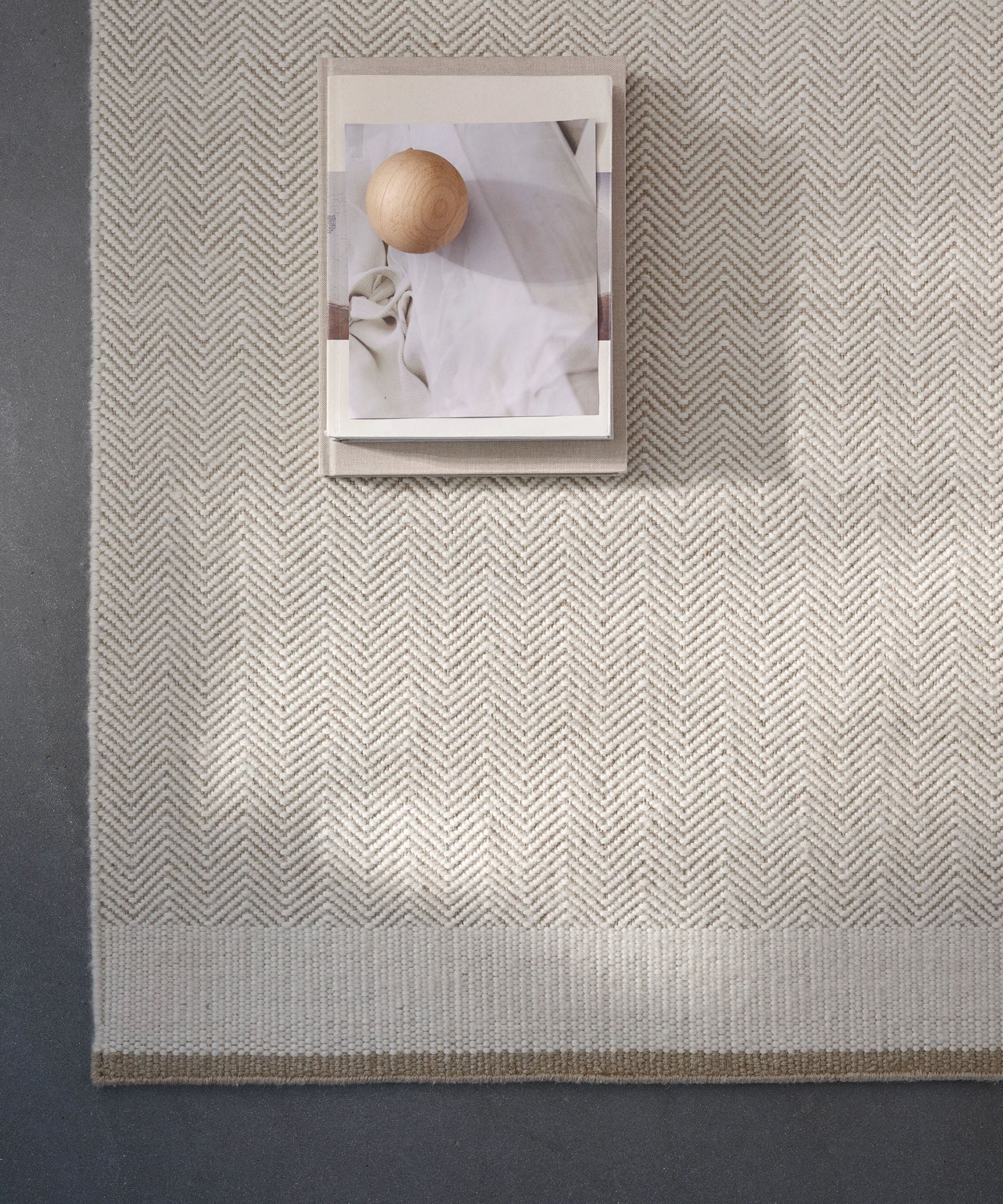 Stratum Echo Rug in White