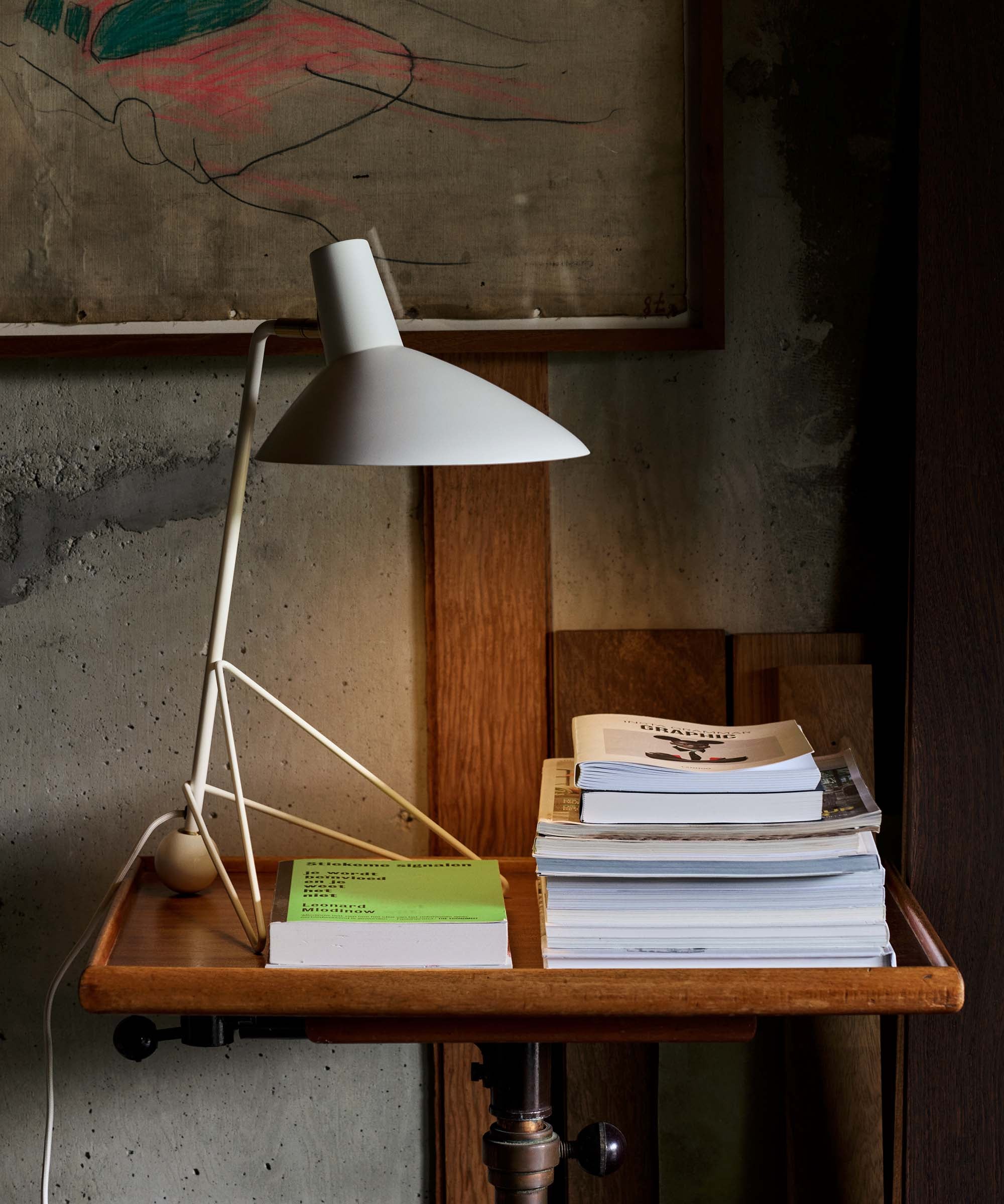 Tripod Table Lamp HM9