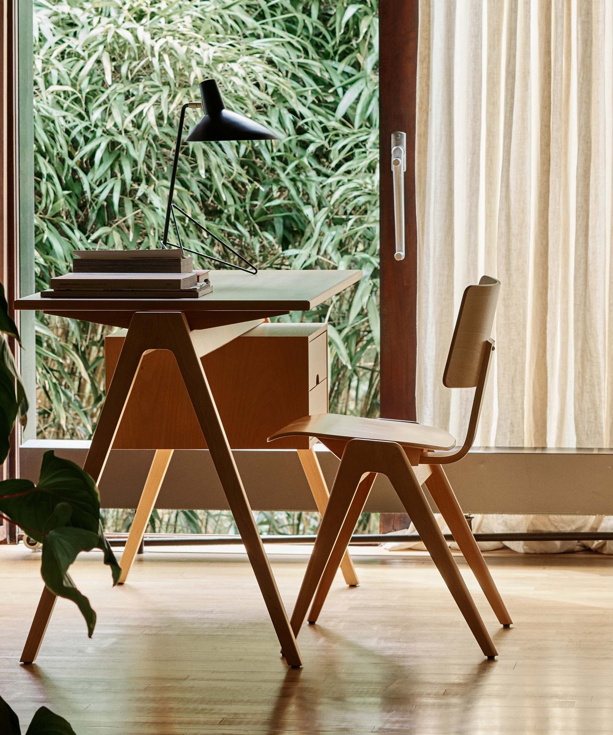 Tripod Table Lamp HM9