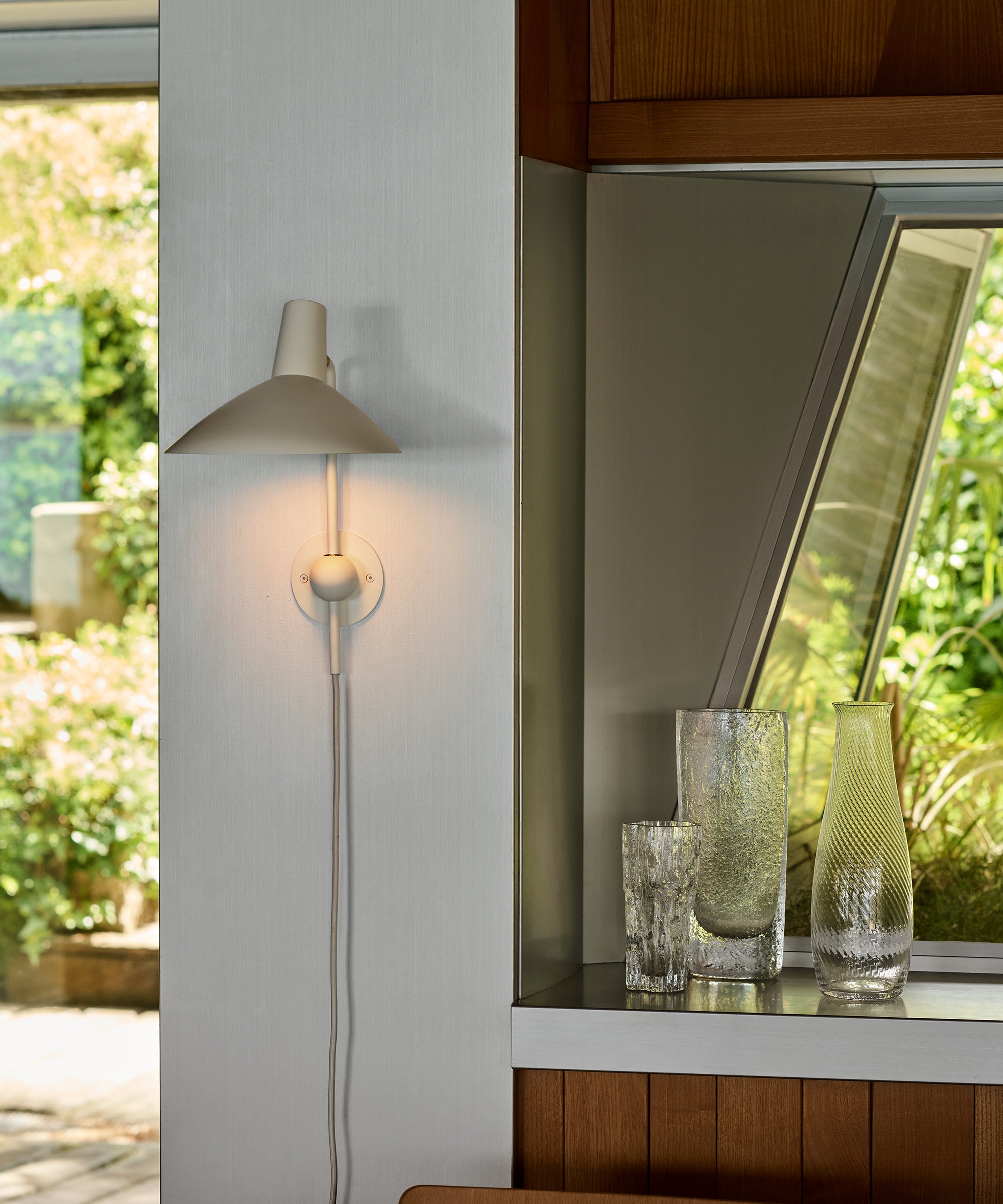 Tripod Wall Lamp HM12