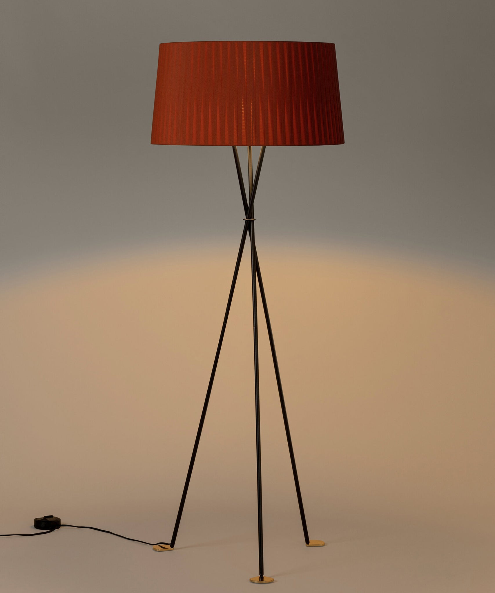 Tripode G5 Floor Lamp