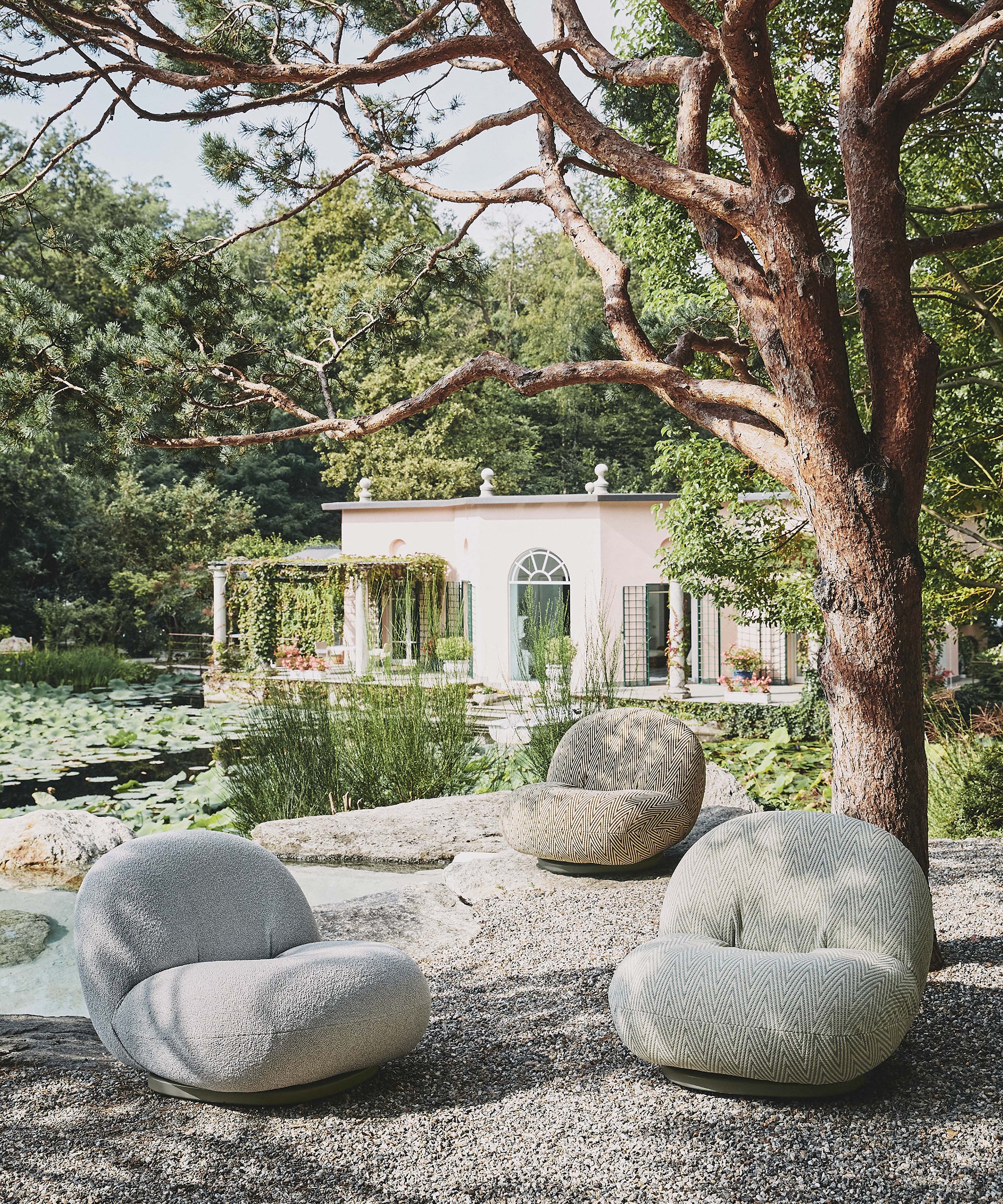 Pacha Outdoor Swivel Lounge Chair