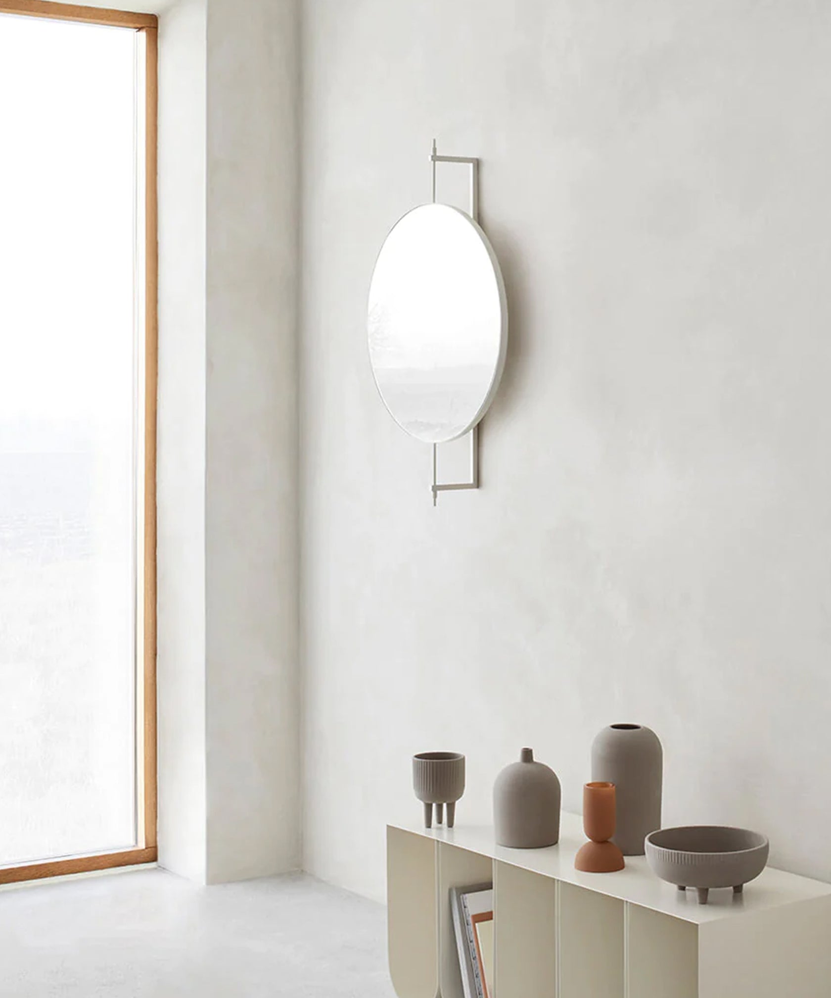 Full-Size Rotating Mirror ft. Scandinavian Design – TRNK