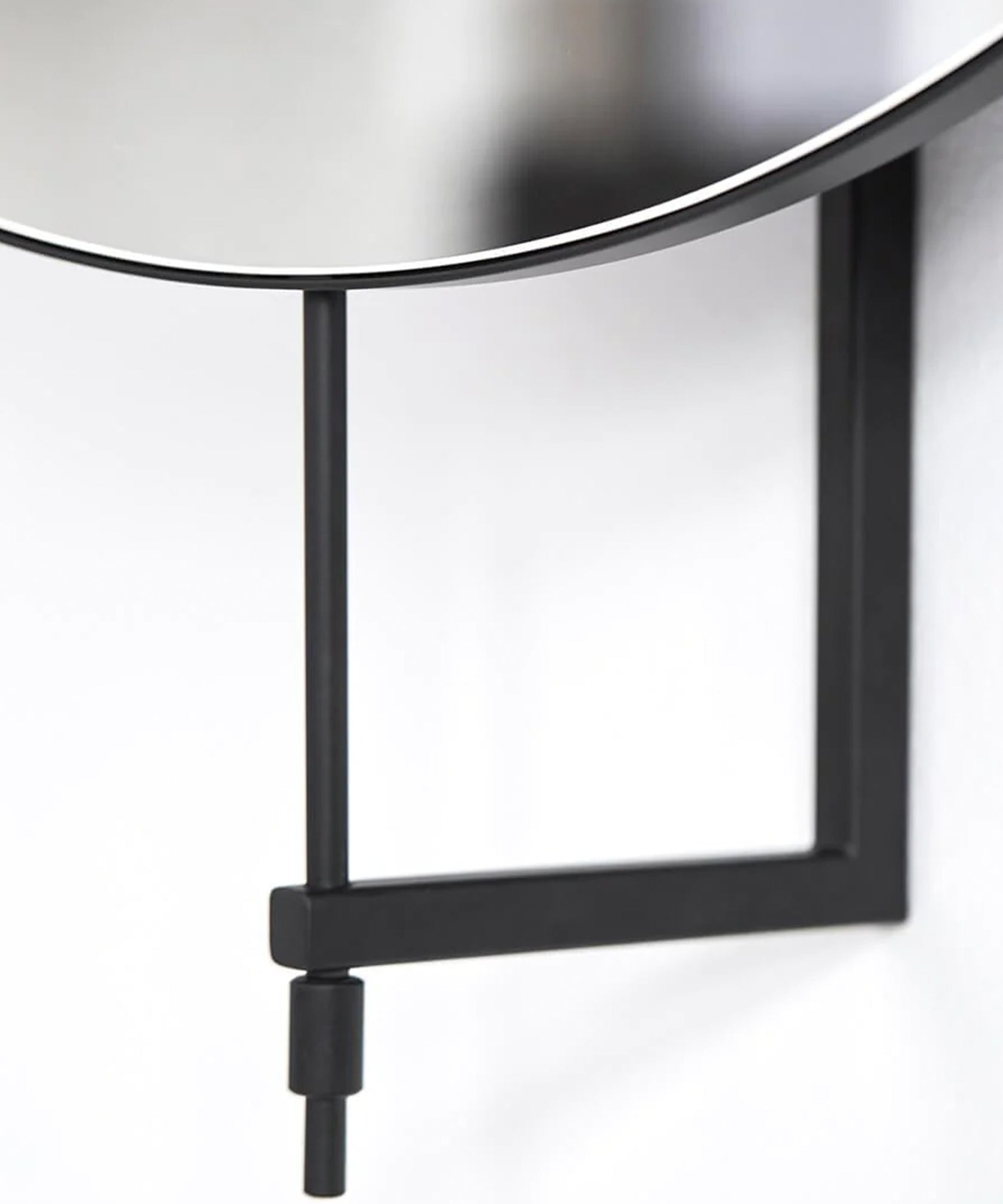 Full-Size Rotating Mirror ft. Scandinavian Design – TRNK